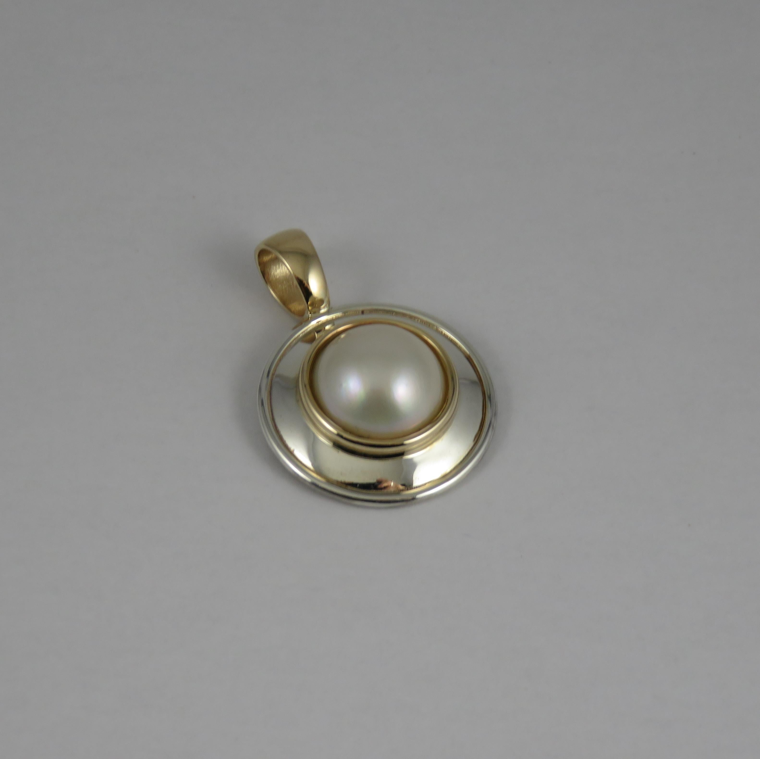 Round Cut Cream Mabe Pearl 9k Yellow Gold and Sterling Silver Pendant For Sale