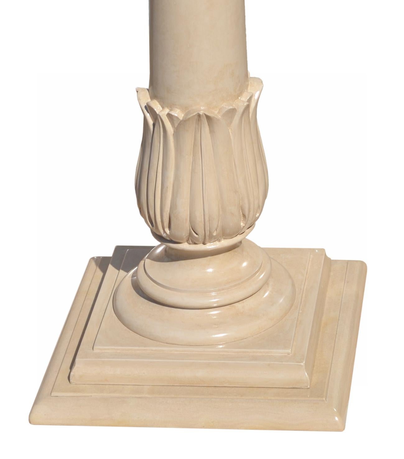 Carved Tavolino in marmo con intarsi base legno fatta a mano in Italia disponibile For Sale