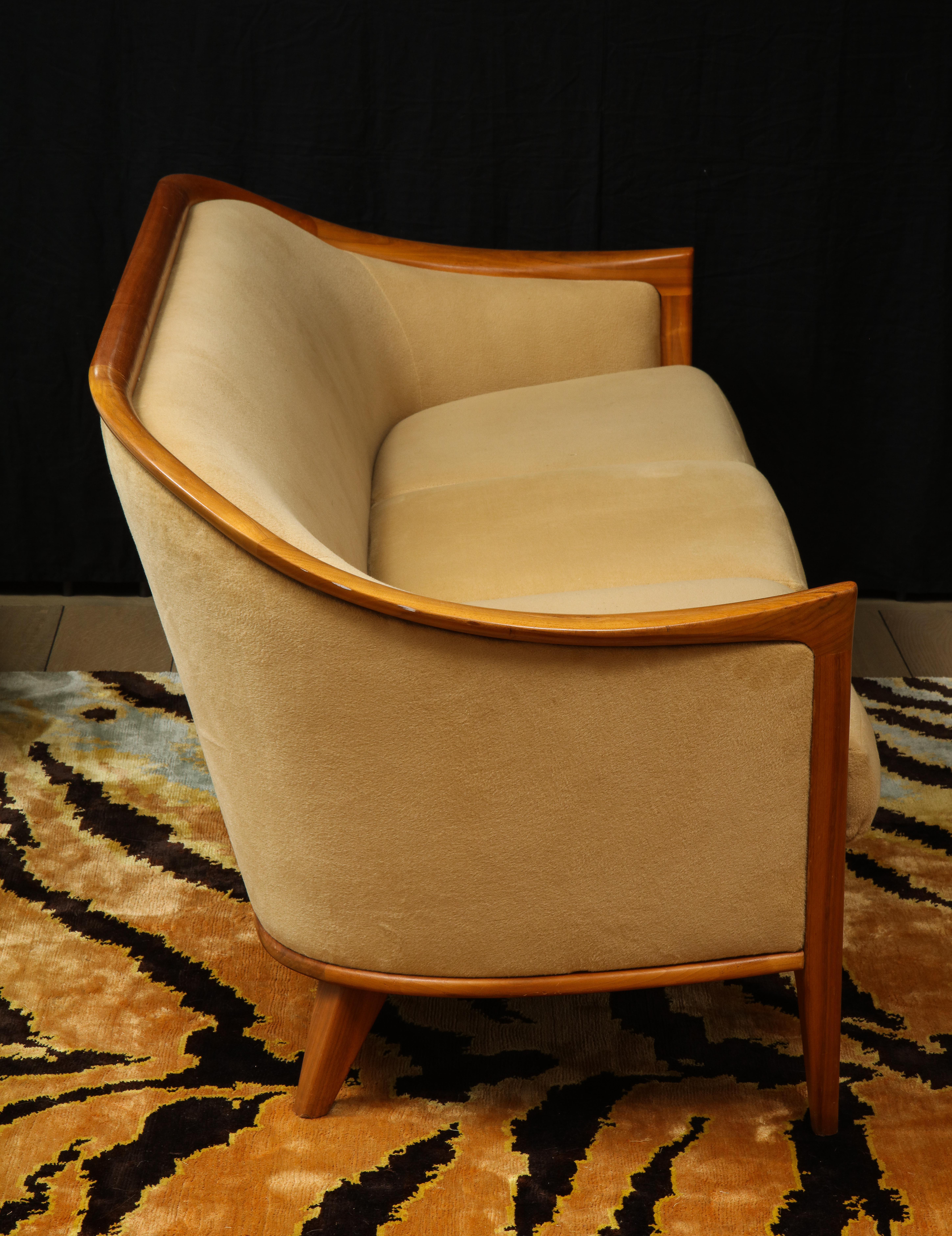 Cremefarbenes Mohair-Sofa und Sessel-Set aus Mohair, mit Wurzelholzdetails, 1960er Jahre, Paar (Britisch) im Angebot
