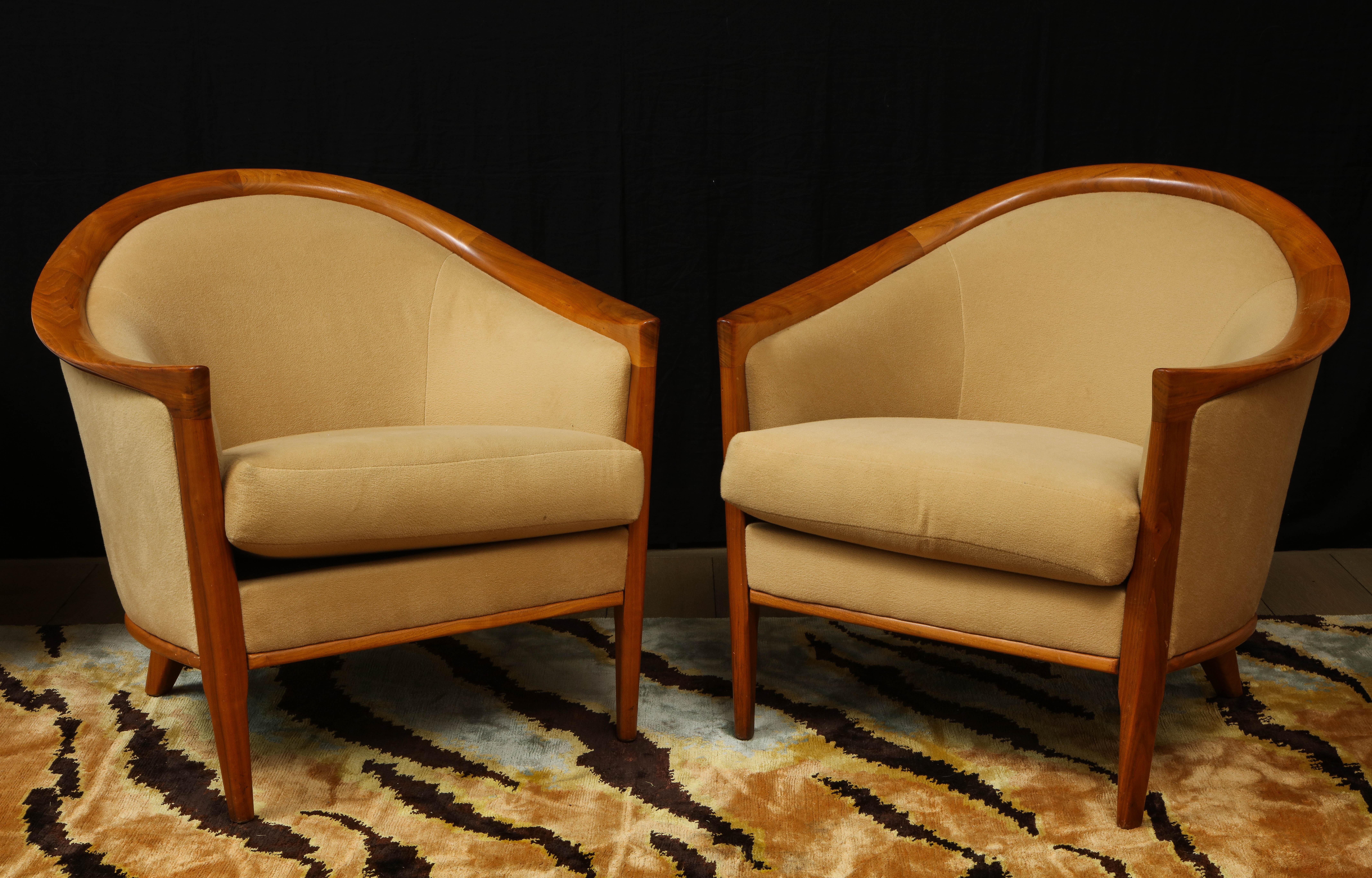 Cream Mohair Sofa and Pair of Armchairs Set, with Burl wood Detailing, 1960's In Good Condition For Sale In New York, NY