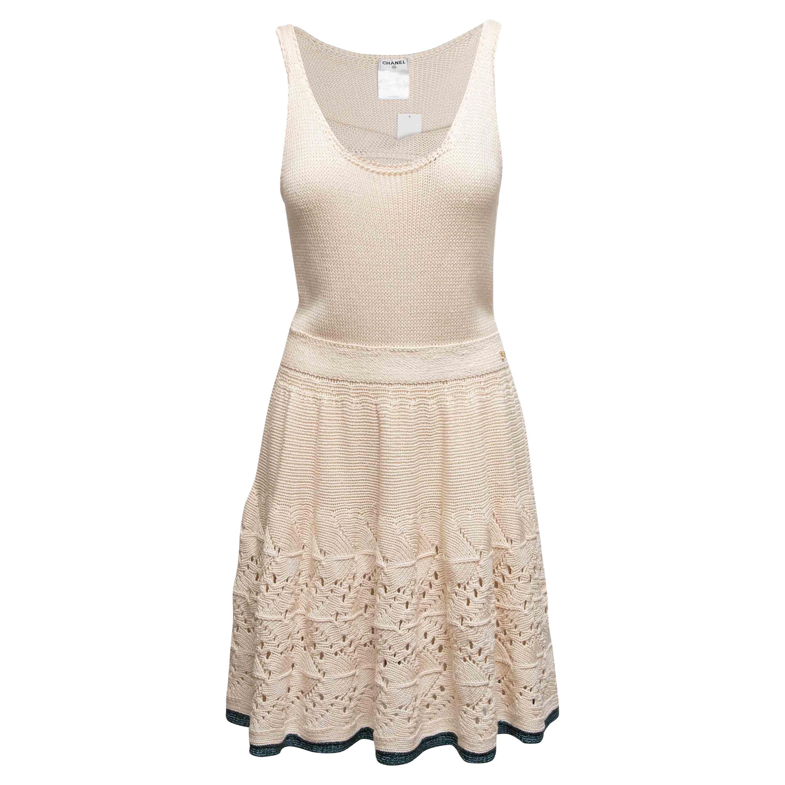 Creme & Marineblau Chanel stricken ärmelloses Kleid Größe FR 42 im Angebot
