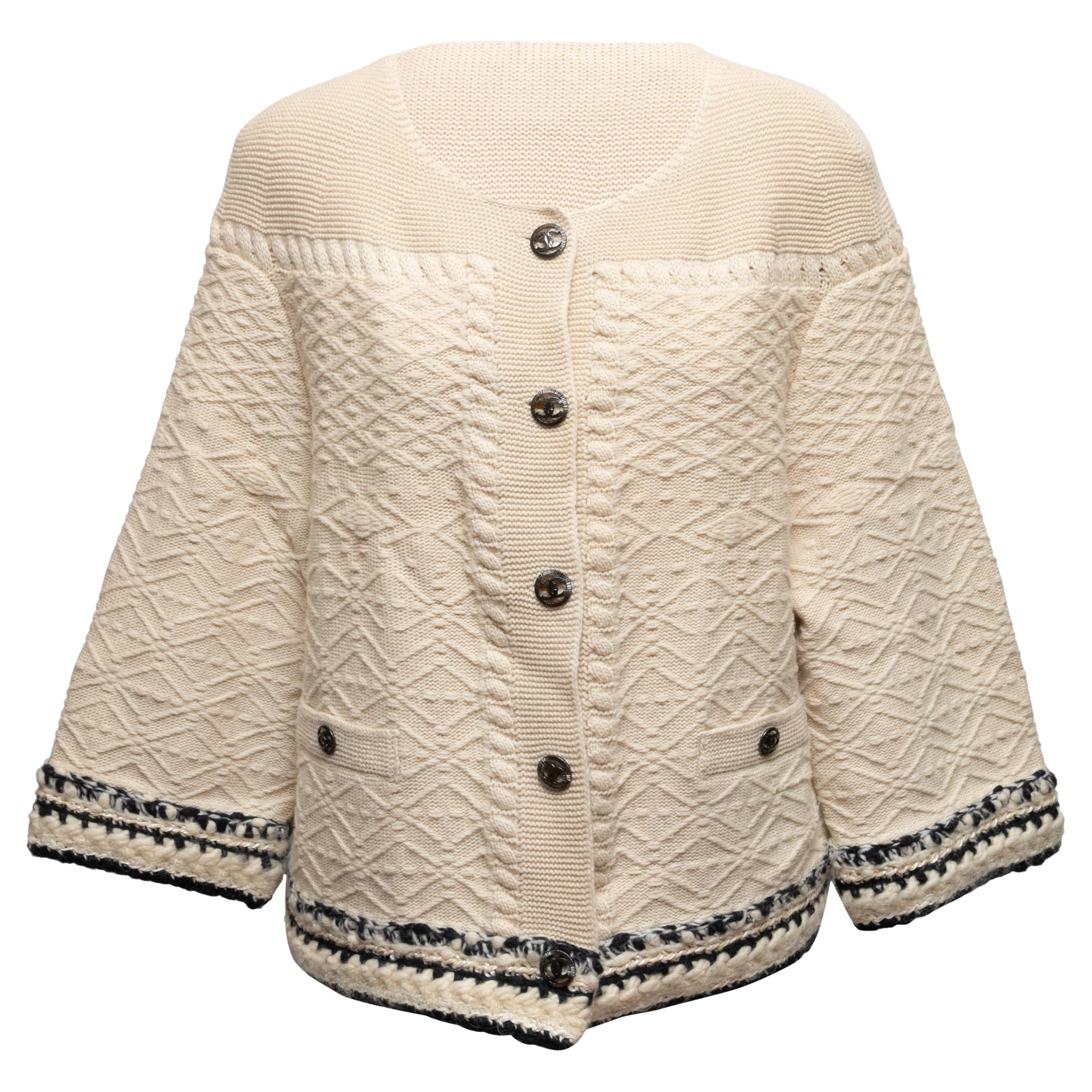 Cream & Navy Chanel Textured Cashmere Cardigan Size FR 46 For Sale