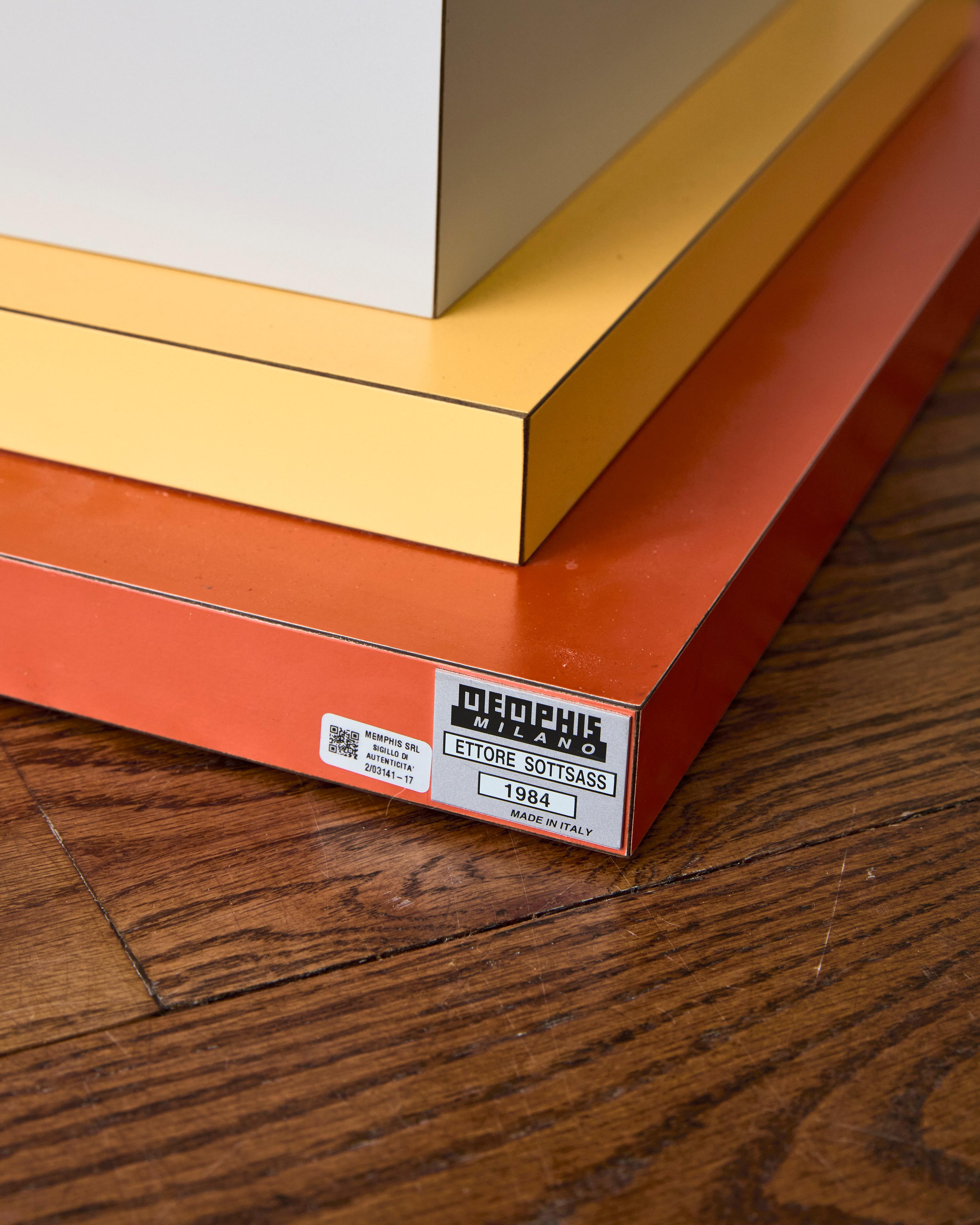 Alluminio Tavolo Occasionale 'Cream' di Ettore Sottsass in vendita