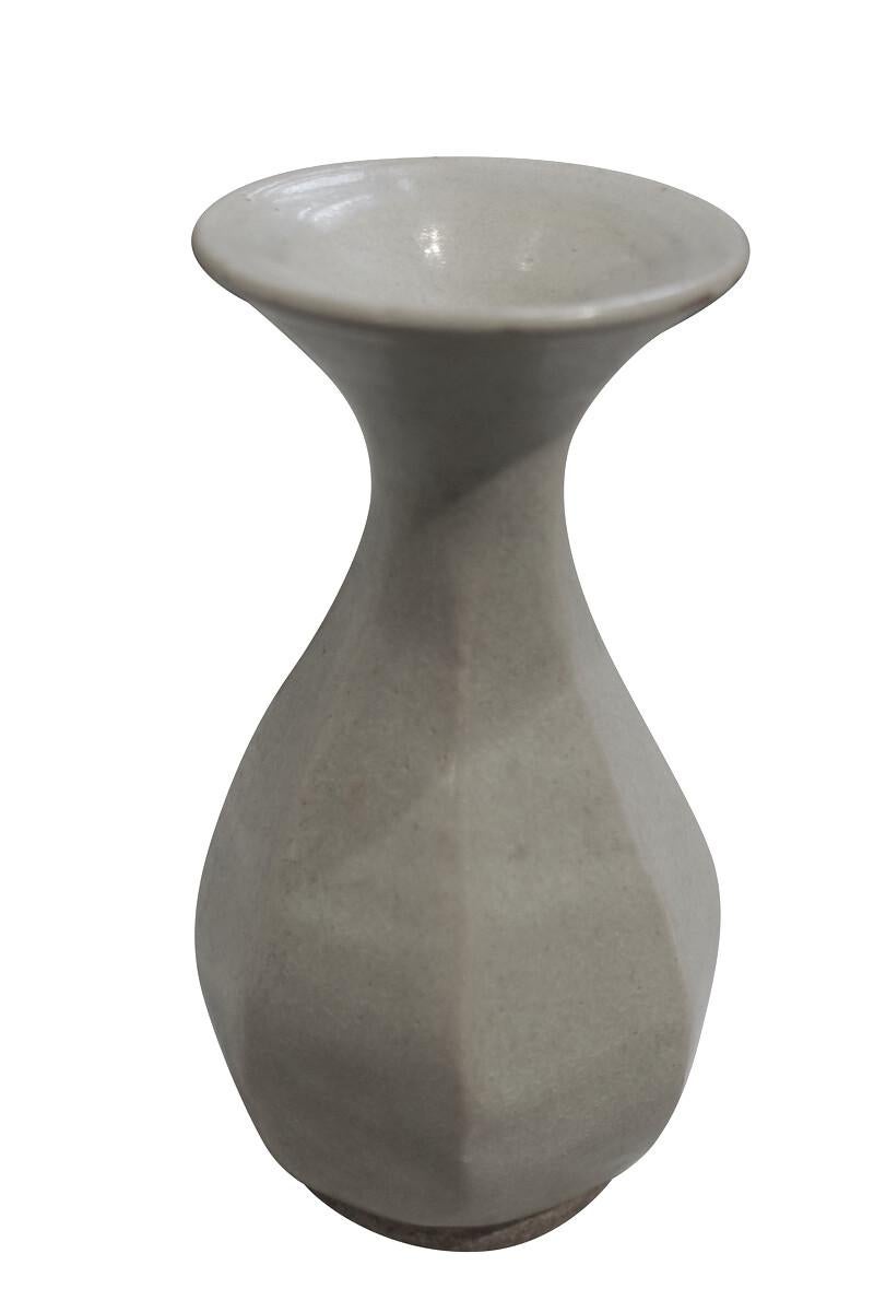 Cream Octagonally Shaped Vase, Cambodia, 19th Century In Good Condition In New York, NY