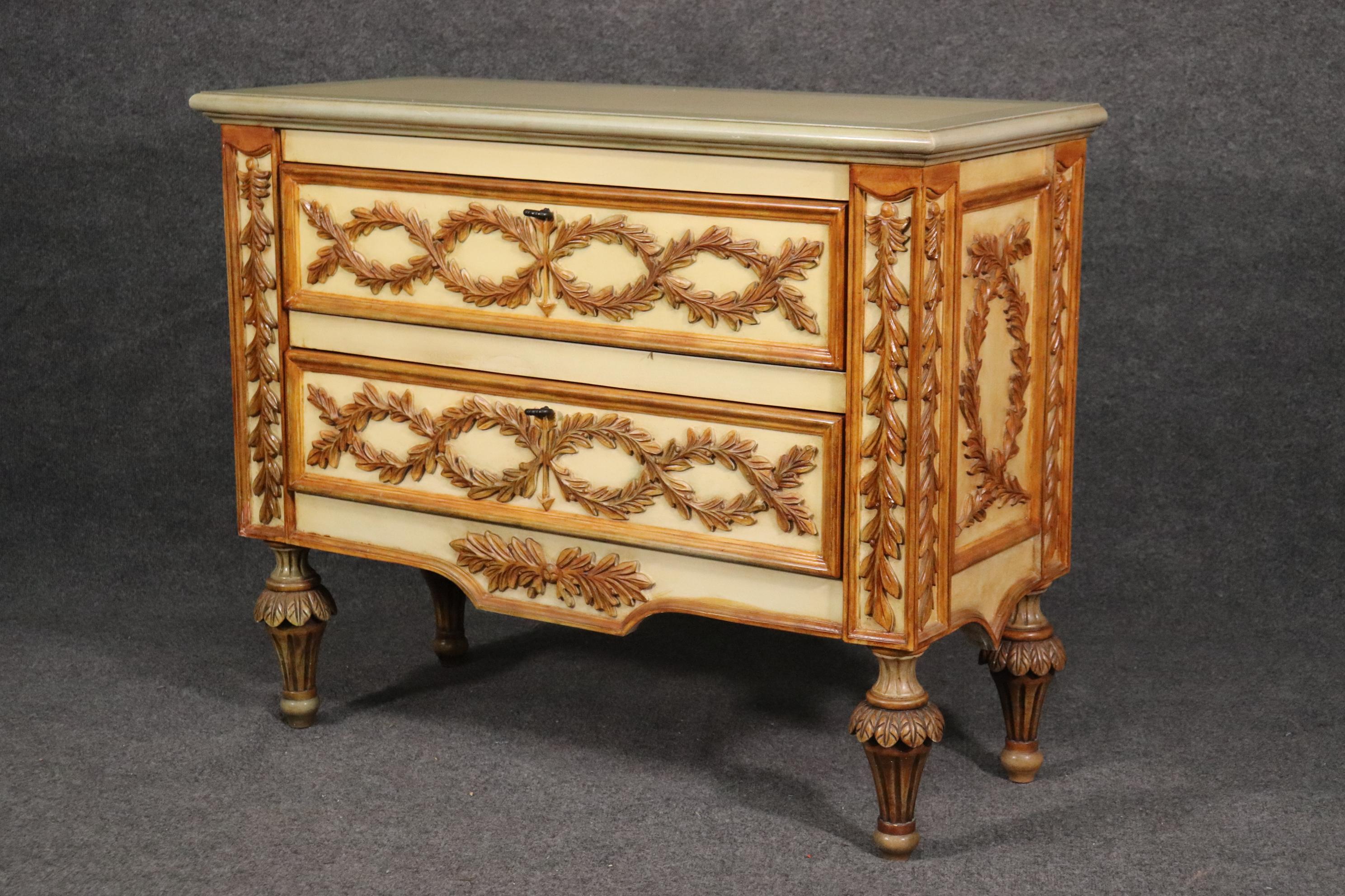 Cream Paint and Gold French Louis XVI Commode Dresser In Good Condition In Swedesboro, NJ