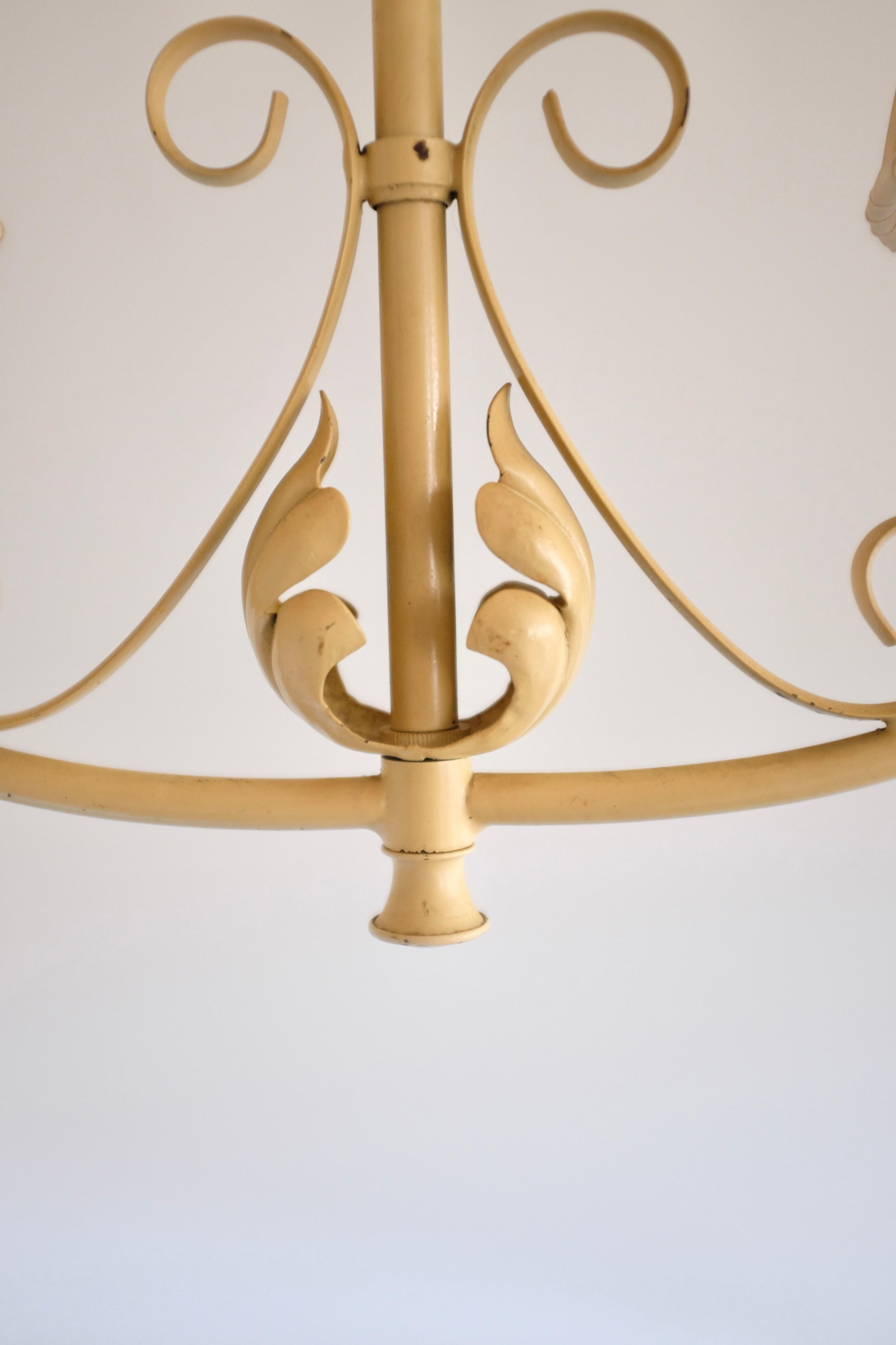 Pendentif moderne suédois peint en crème en vente 1