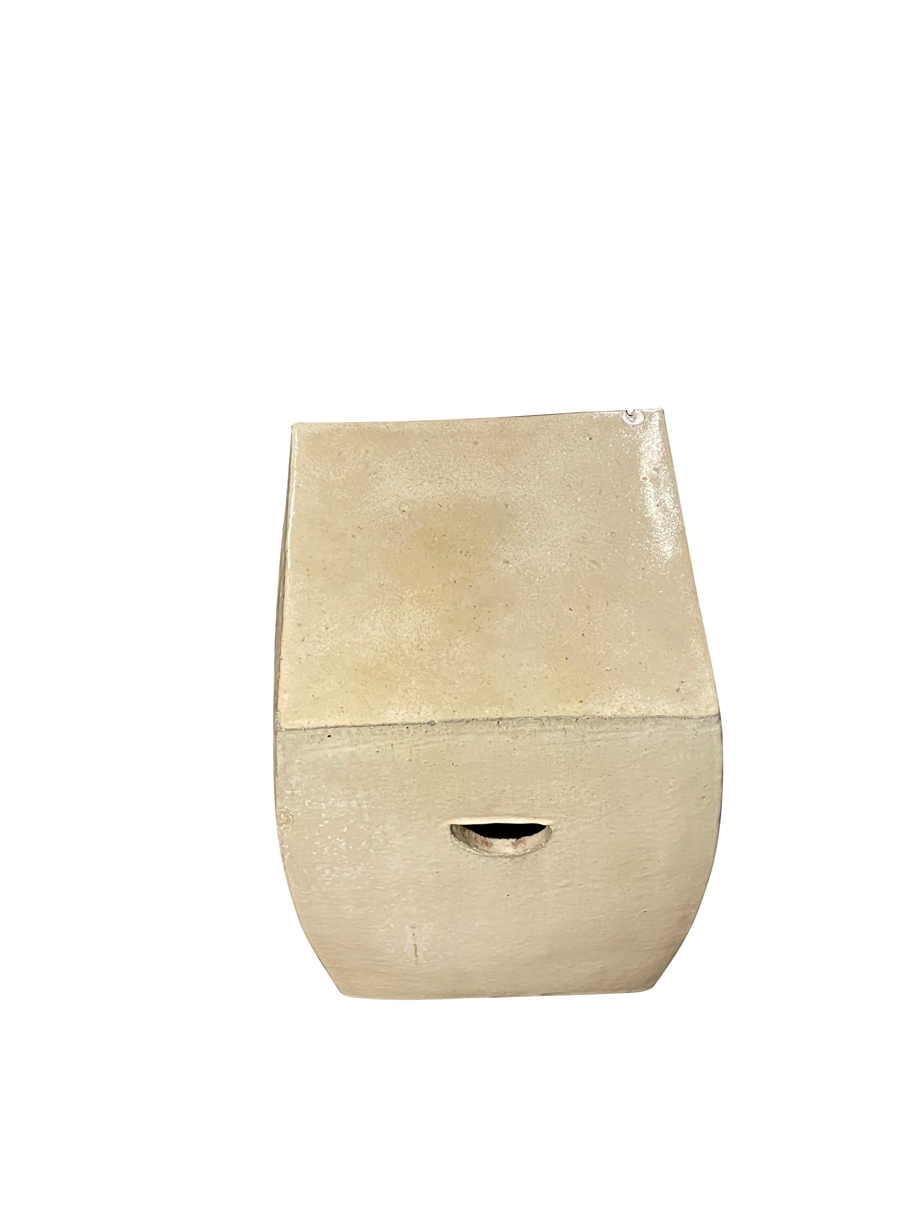 Contemporary Chinese pair of square cream colored high gloss terracotta garden stools.
Self handle for ease of movement.
Durable and functional.

