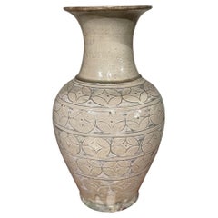 Cremefarbene Keramikvase in Classic-Form, China, Contemporary
