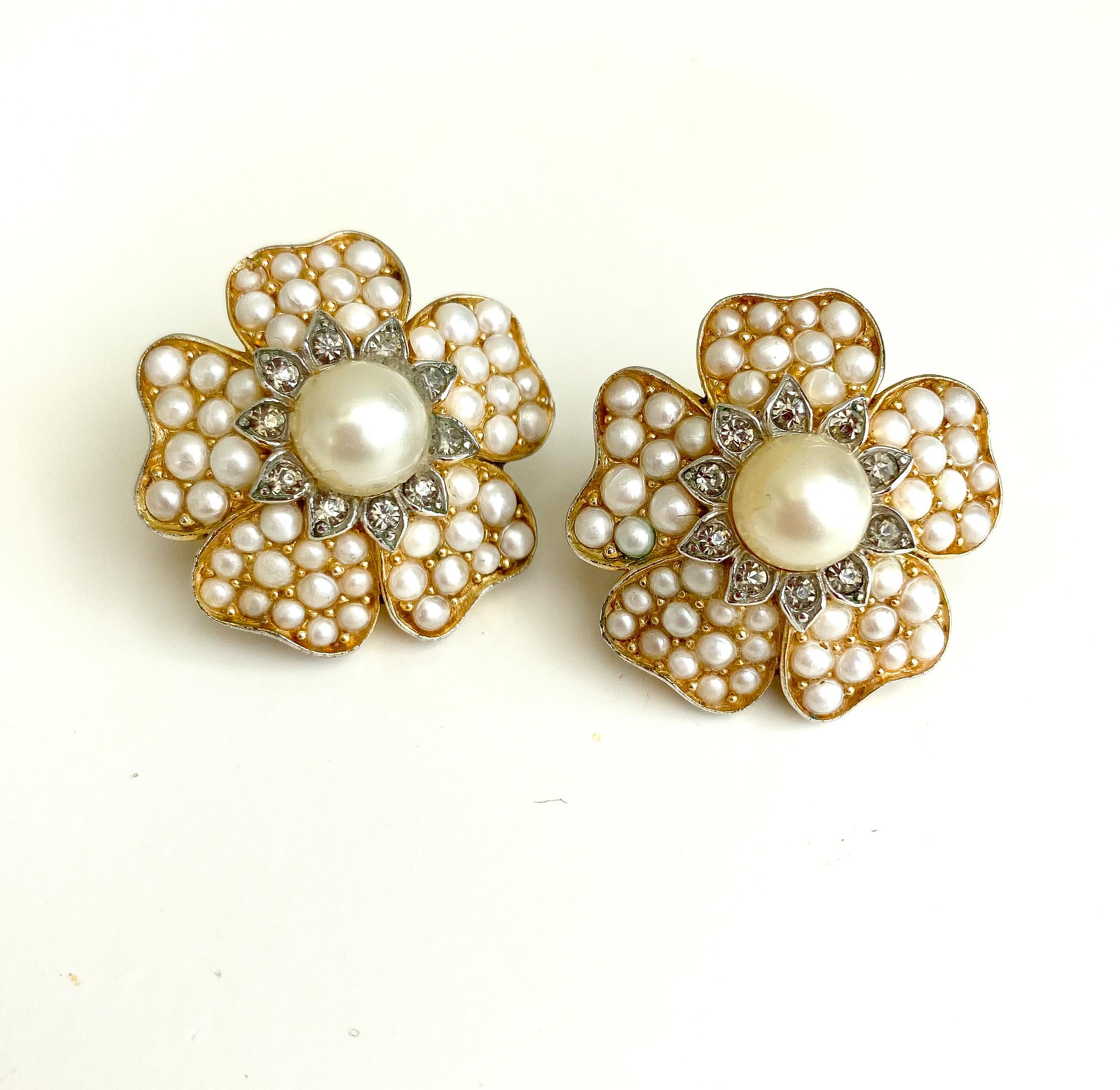Cream pearl, gilt metal and grey paste 'flower' earrings, Trifari, USA, 1960s. For Sale 1
