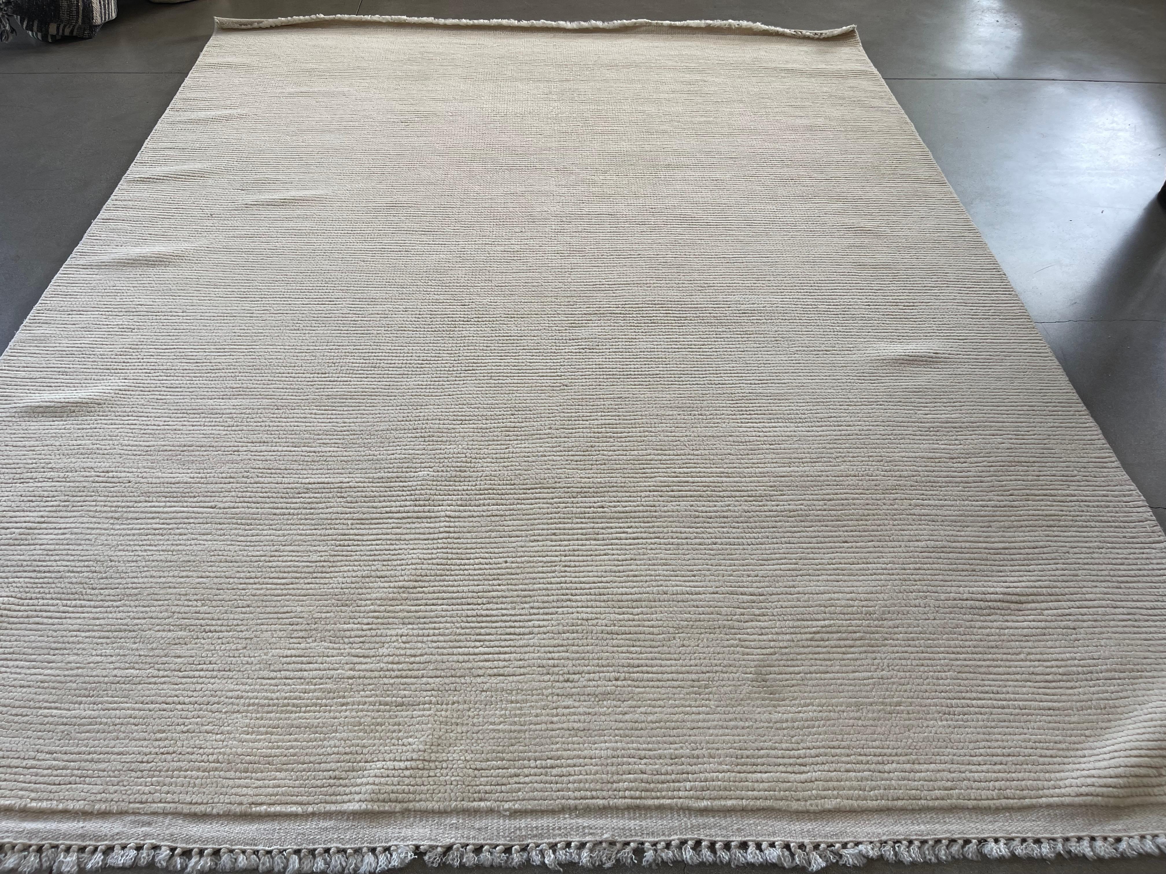 Indian Cream Plain Ribbed Moroccan Design Area Rug For Sale