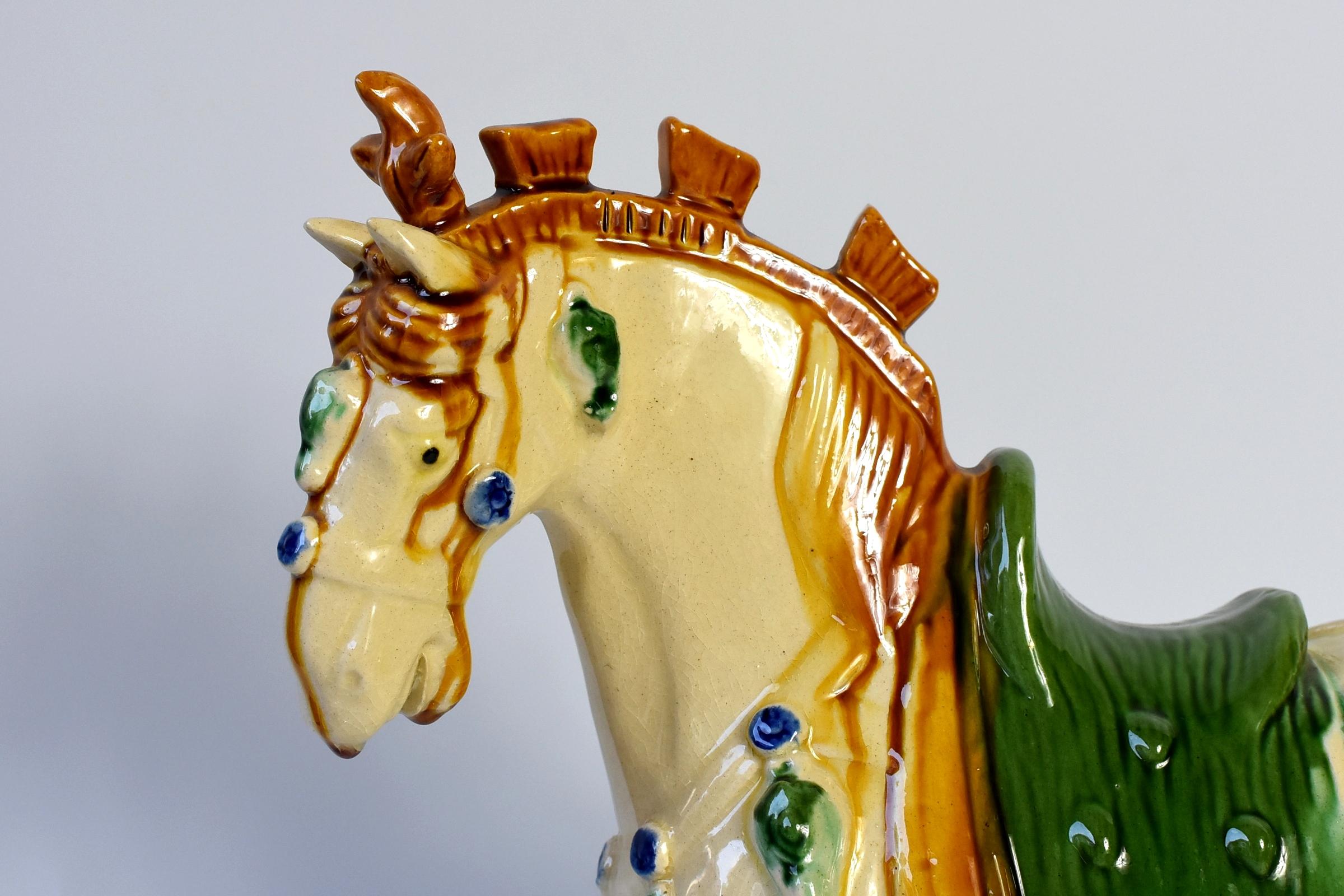A beautiful cream colored horse in high gloss. This wonderful piece has all the hallmarks of Tang San Cai terracotta potteries with skilfully applied glaze achieving amazing artistic effect. Horse's vivid expression bring the piece to life. Its