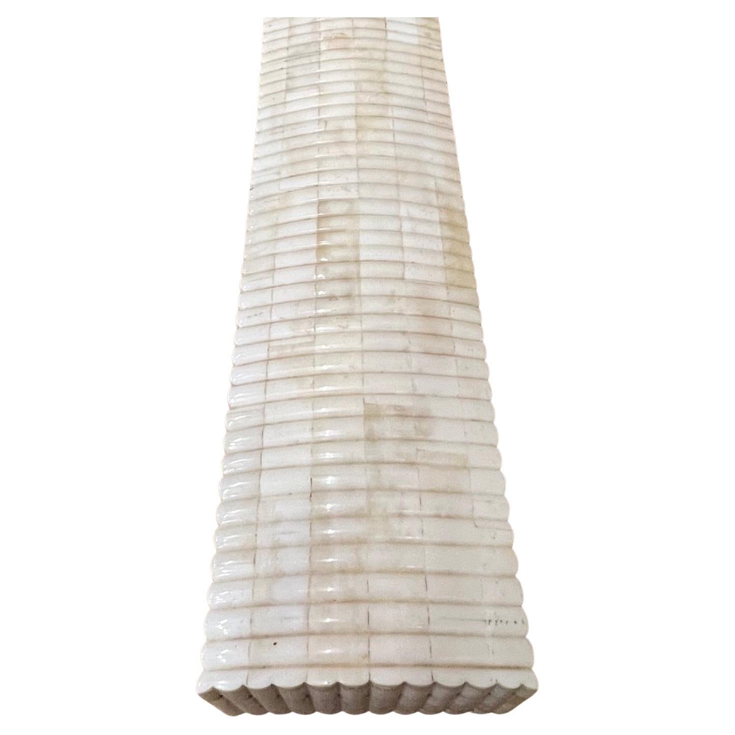 Contemporary Indian rectangular shaped bone box.
Raised rib decorative detailing.
Interior space divided into three sections.