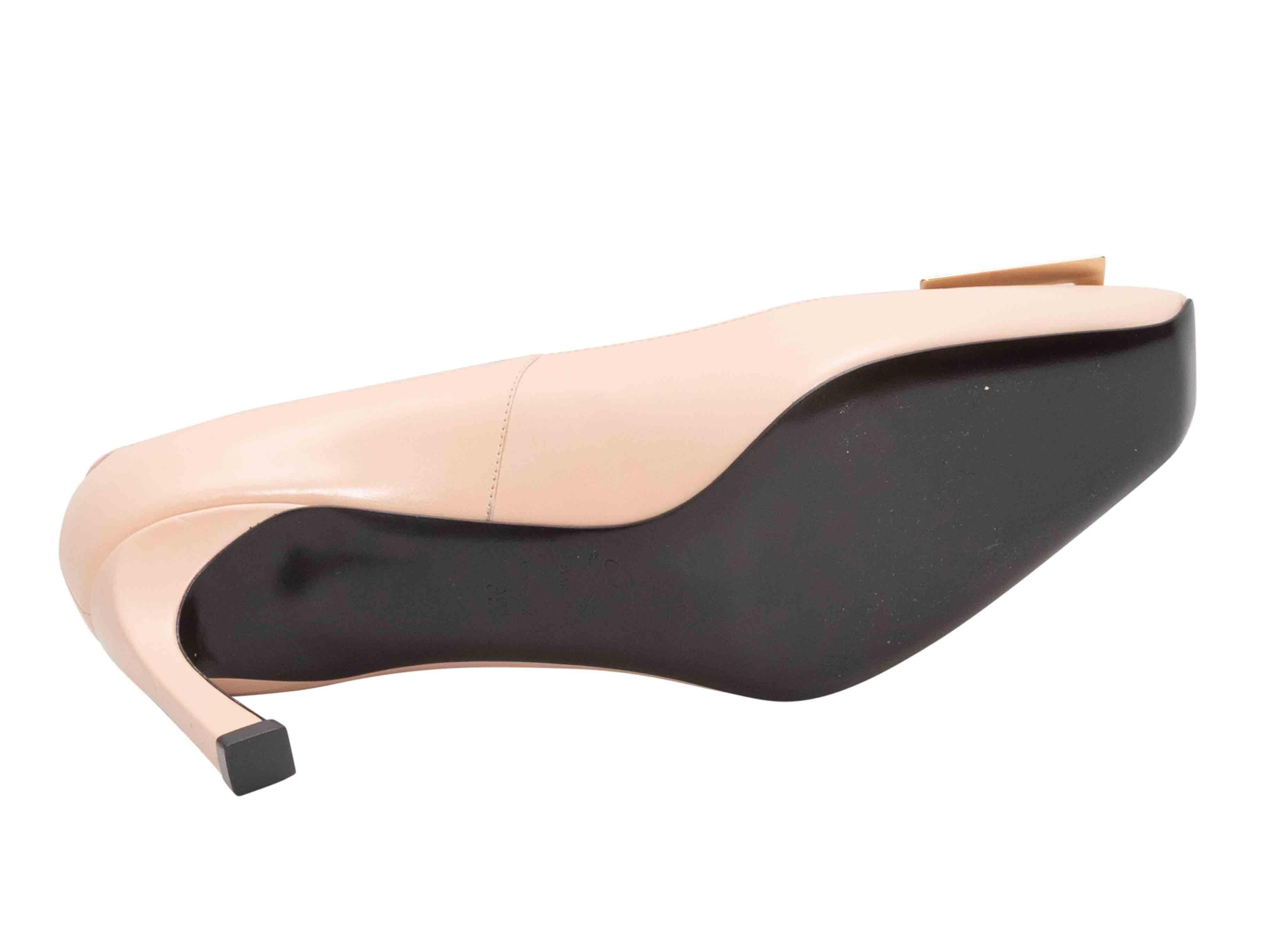 De las mujeres Bombas con hebilla de charol Roger Vivier color crema Talla 39.5 en venta