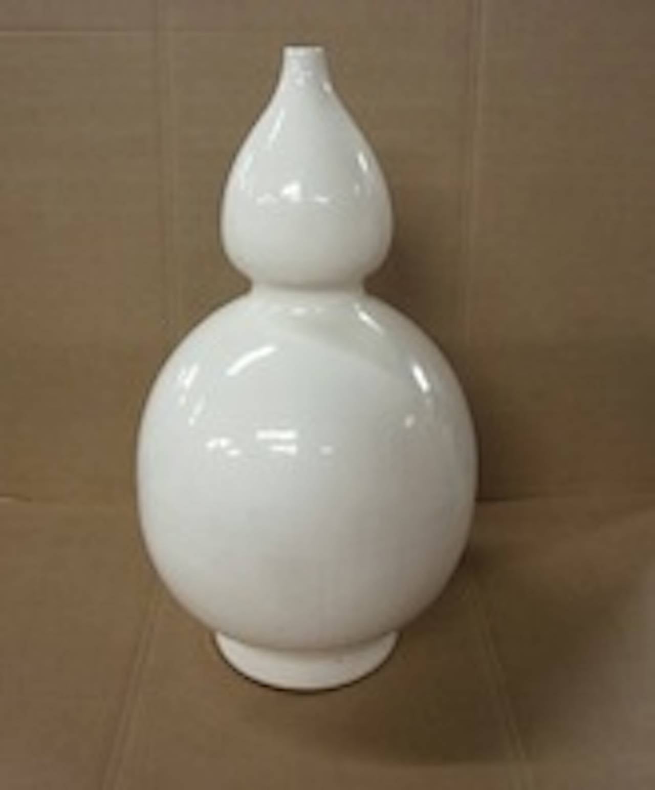 Handmade contemporary Chinese cream vases in small , medium, large, and extra large sizes.
Great collection for many decorative end uses.
Beautiful milk white/cream color in simple shapes.
Assortment constantly changing, and can offer selection