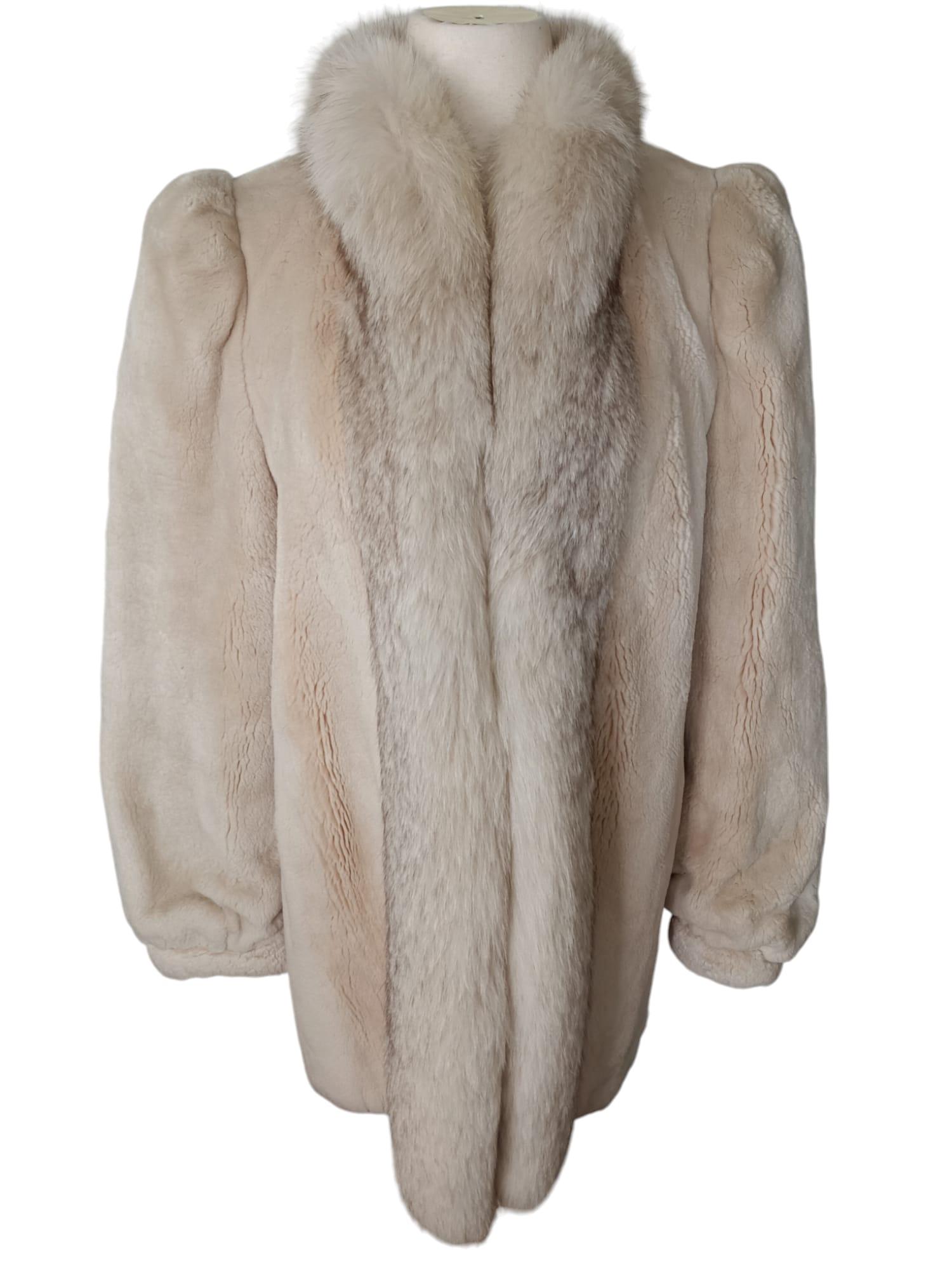 PRODUCT DESCRIPTION:

Sheared Beaver Fur Coat with Fur Trim (Size 8-M)

Condition: good 

Closure: Hooks & Eyes

Color: Cream, beige

Material: Sheared Beaver

Garment type: short jacket

Sleeves: Dolman with bracelet cuff

Pockets: Two side