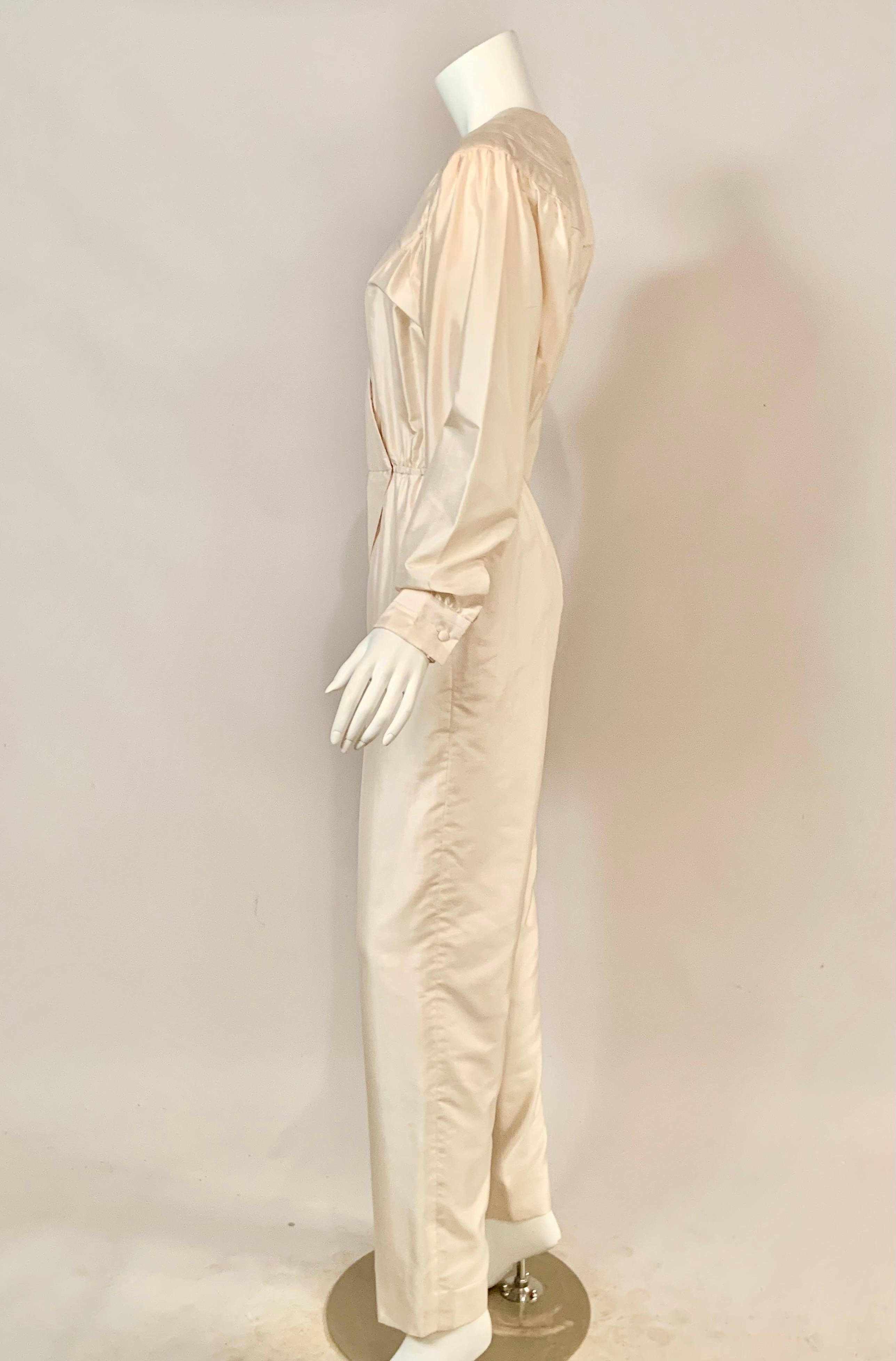 Jumpsuit aus cremefarbener Seide mit Kanalsteppung an Mieder und Manschetten Damen im Angebot
