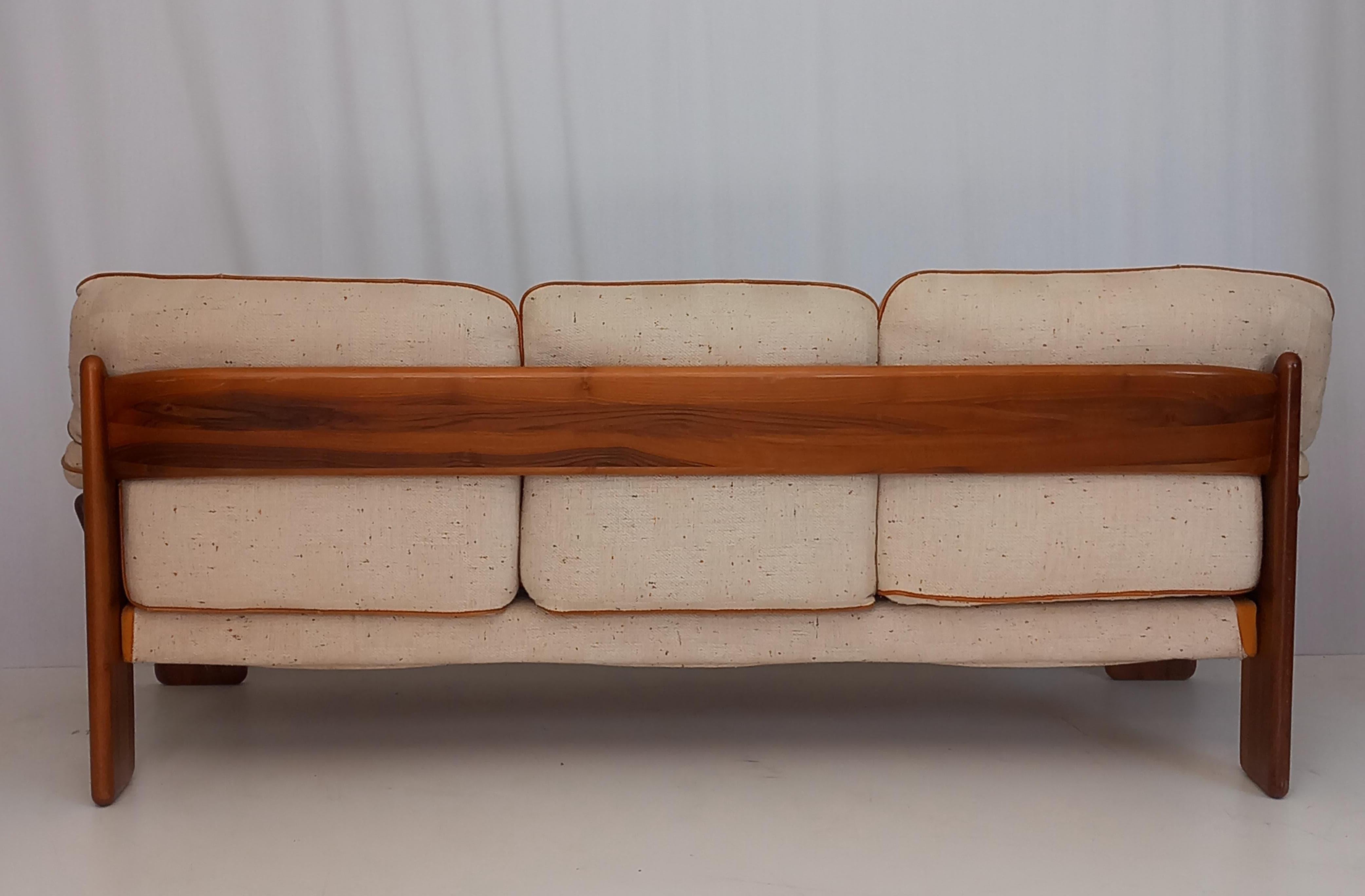 Late 20th Century Cream Sofa model Sapporo by Mobil Girgi, 70s in vendita