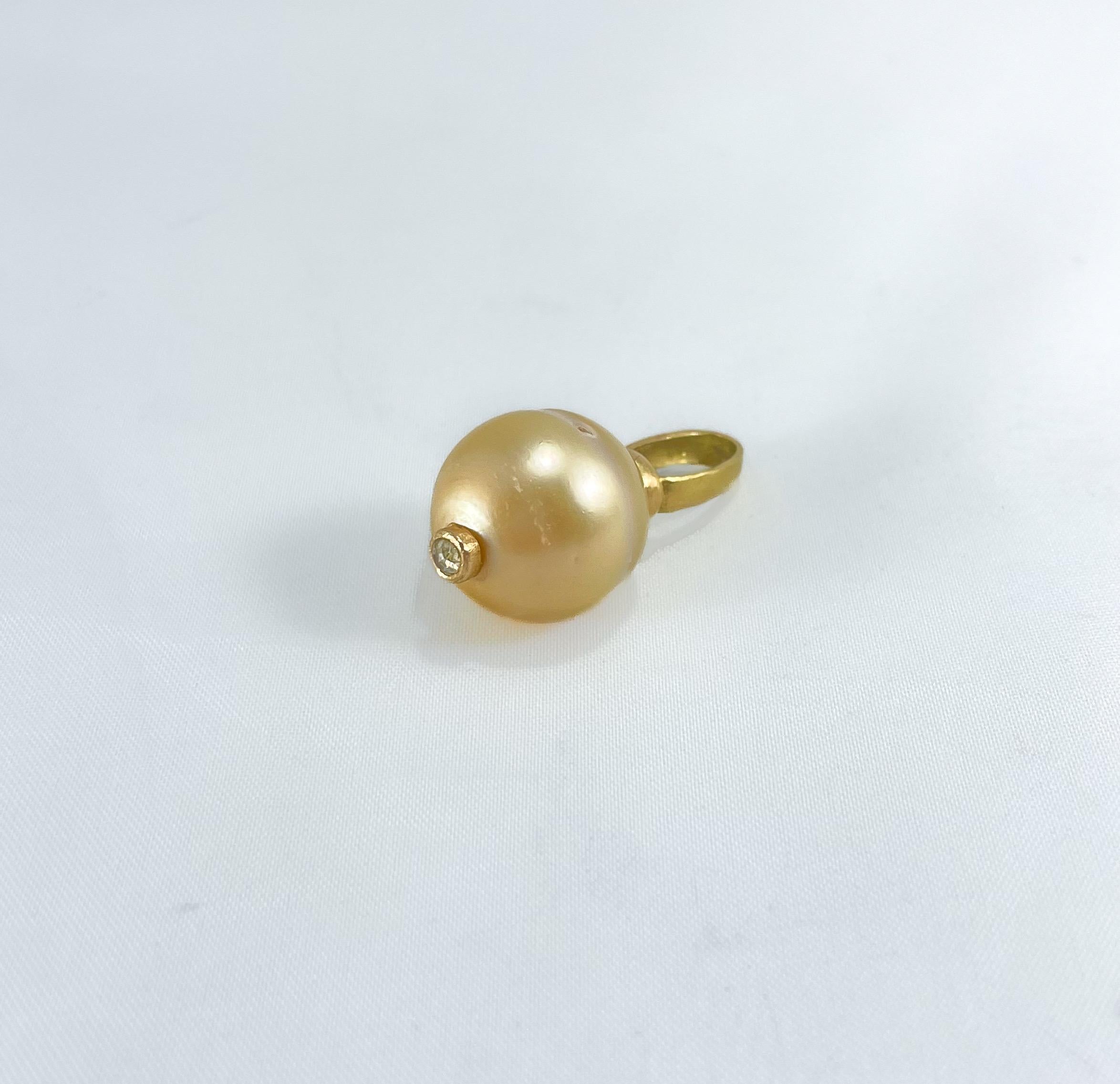 Cream 17mm Cultured Pearl 18k Gold and Diamond Pendant Handmade Choker  In New Condition For Sale In New York, NY
