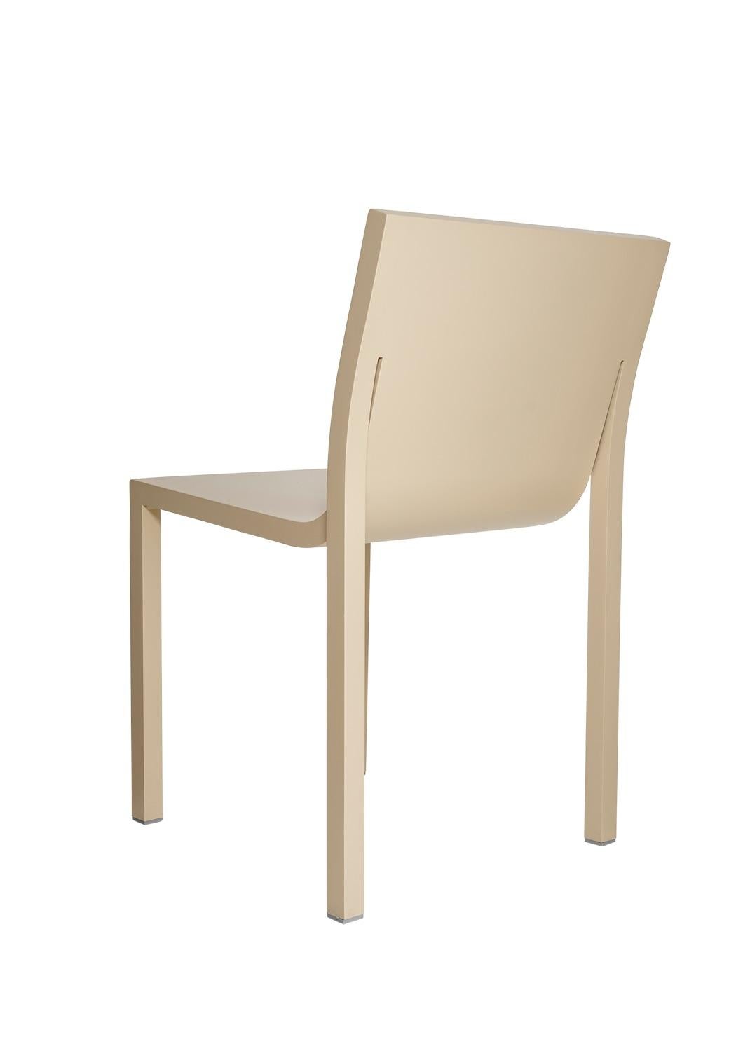 Sedia Stedelijk crema di Sabine Marcelis

Morbida e sobria, la Cream Stedelijk Chair mette in risalto la maestria di Sabine Marcelis in fatto di forme grazie a una tonalità calda e neutra che ne esalta la purezza scultorea. La finitura liscia