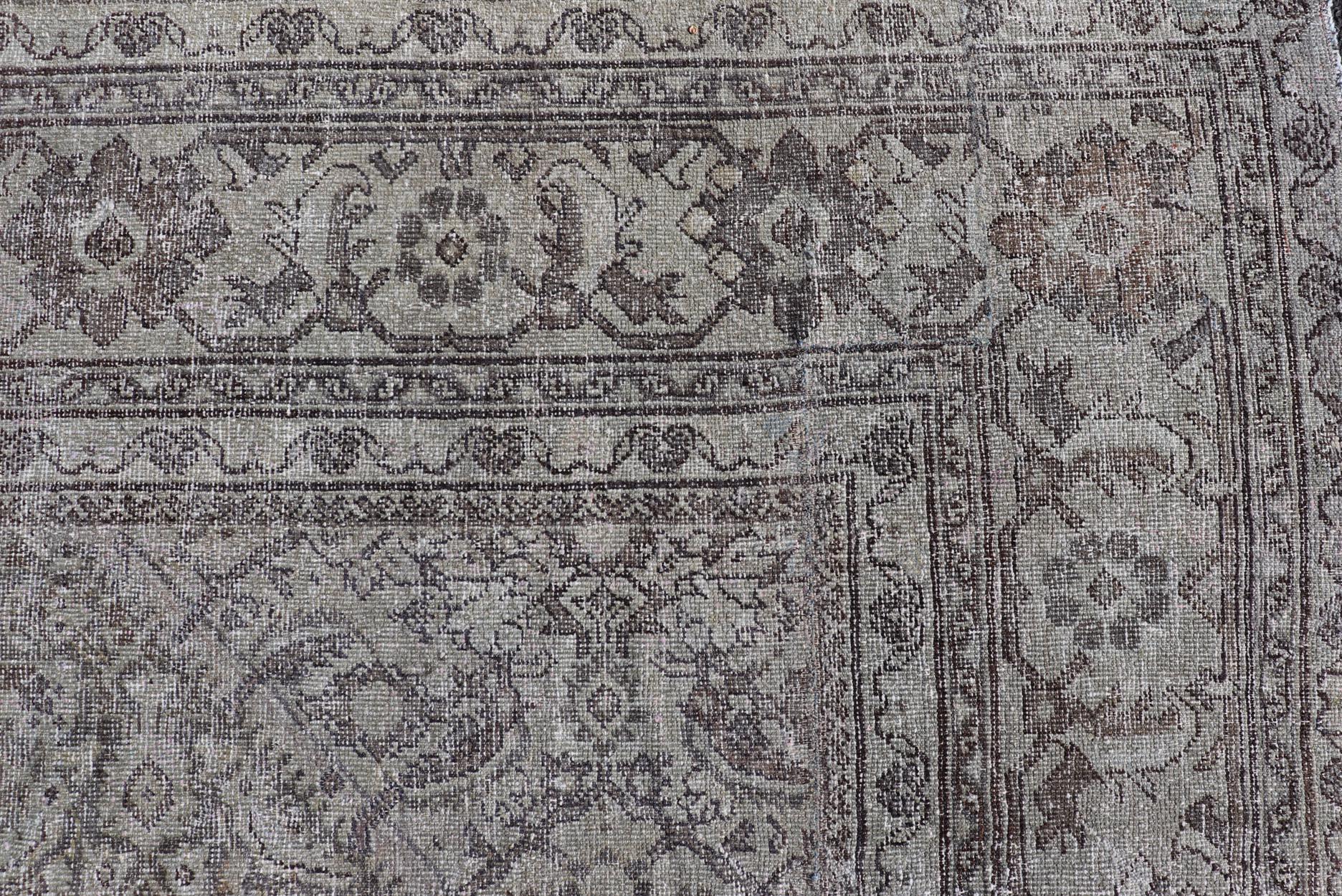 Tappeto persiano antico Sultanabad Rugs color crema, grigio e marrone con disegni floreali in vendita 3