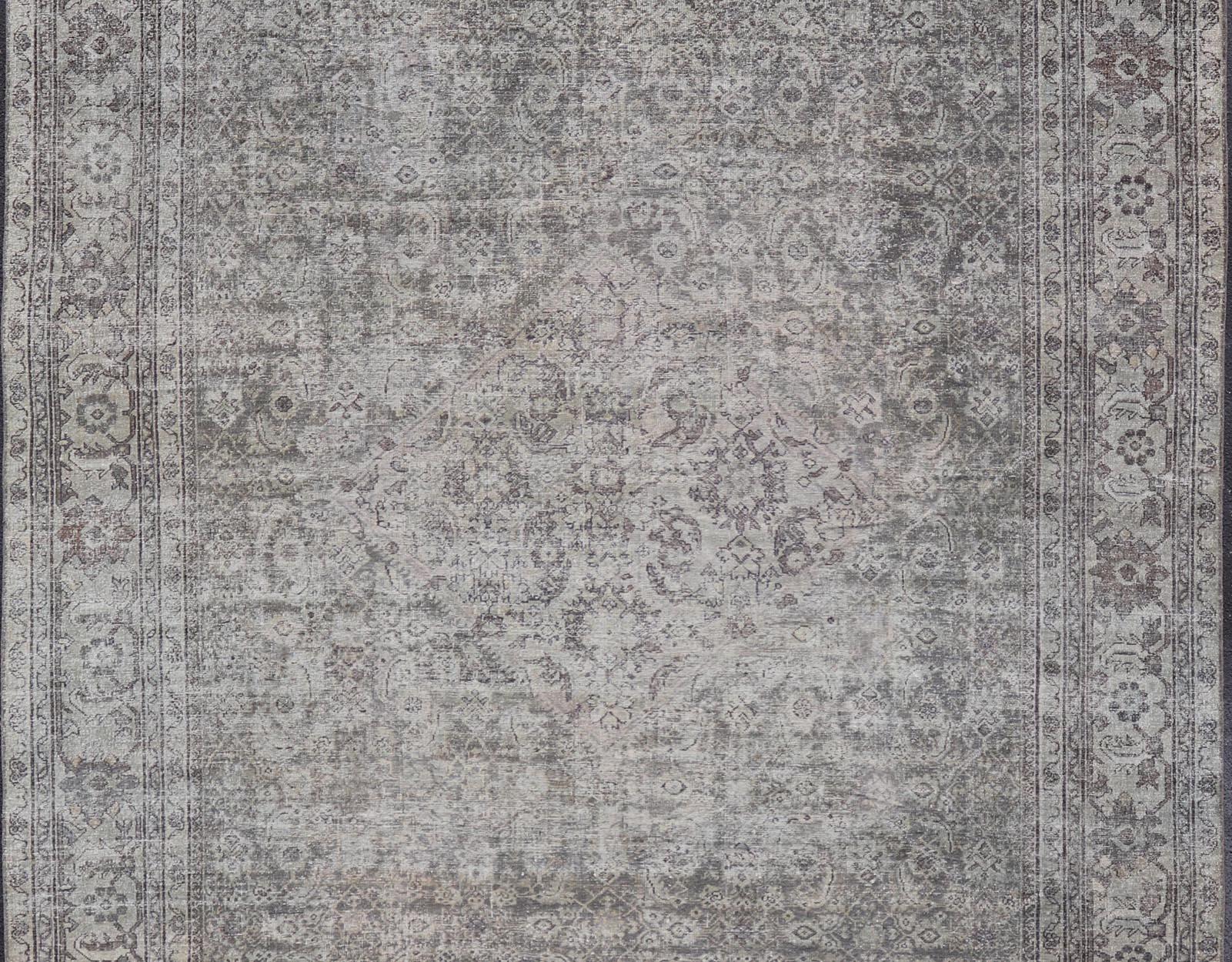 Tappeto persiano antico Sultanabad Rugs color crema, grigio e marrone con disegni floreali in vendita 6