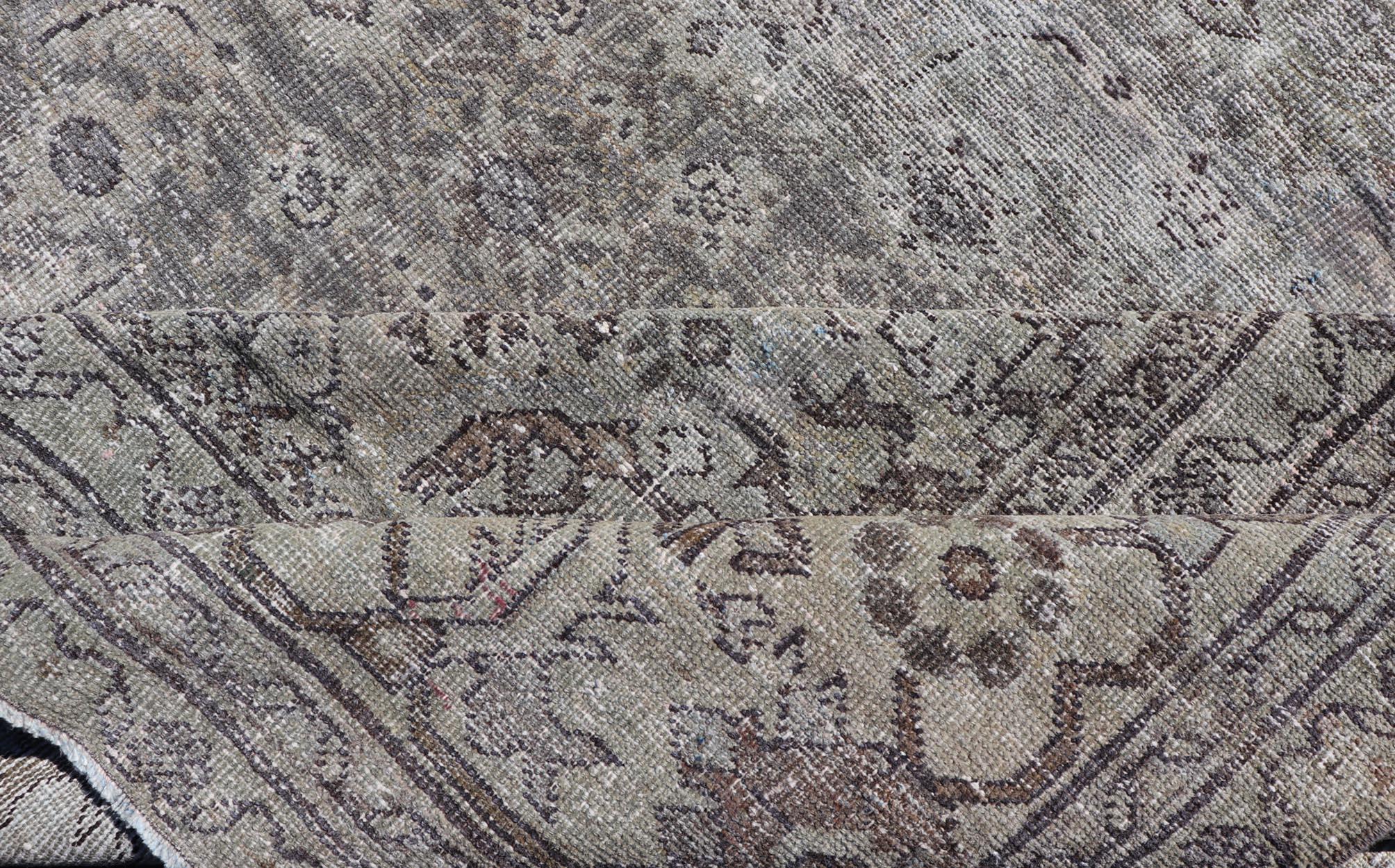 Tappeto persiano antico Sultanabad Rugs color crema, grigio e marrone con disegni floreali in vendita 9