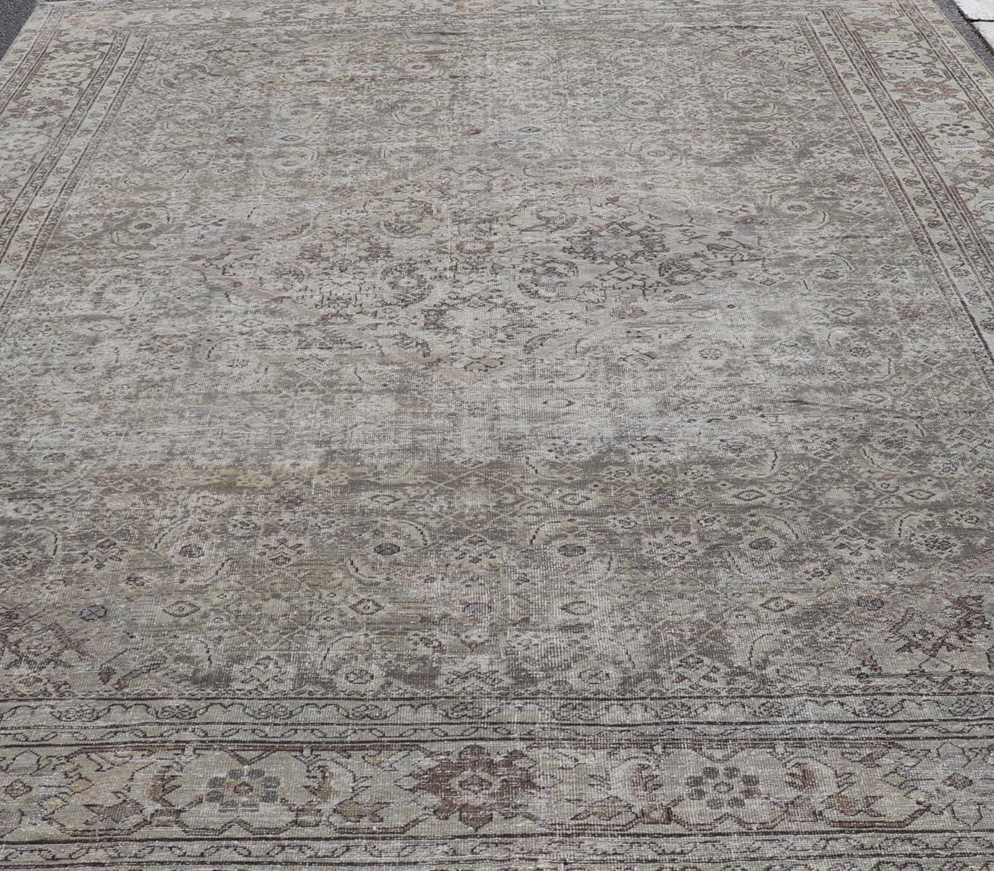 Tappeto persiano antico Sultanabad Rugs color crema, grigio e marrone con disegni floreali in vendita 10
