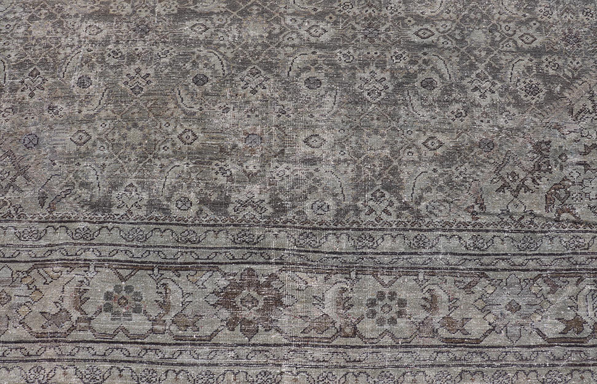 Lana Tappeto persiano antico Sultanabad Rugs color crema, grigio e marrone con disegni floreali in vendita