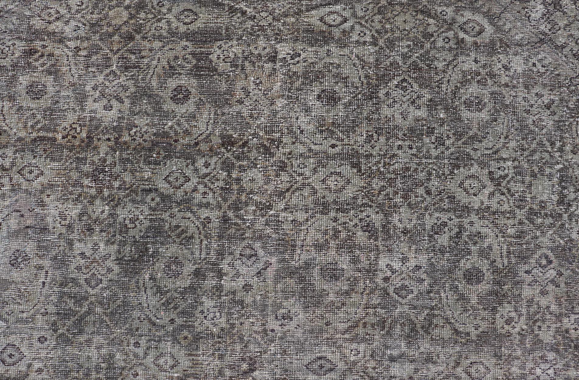 Tappeto persiano antico Sultanabad Rugs color crema, grigio e marrone con disegni floreali in vendita 1