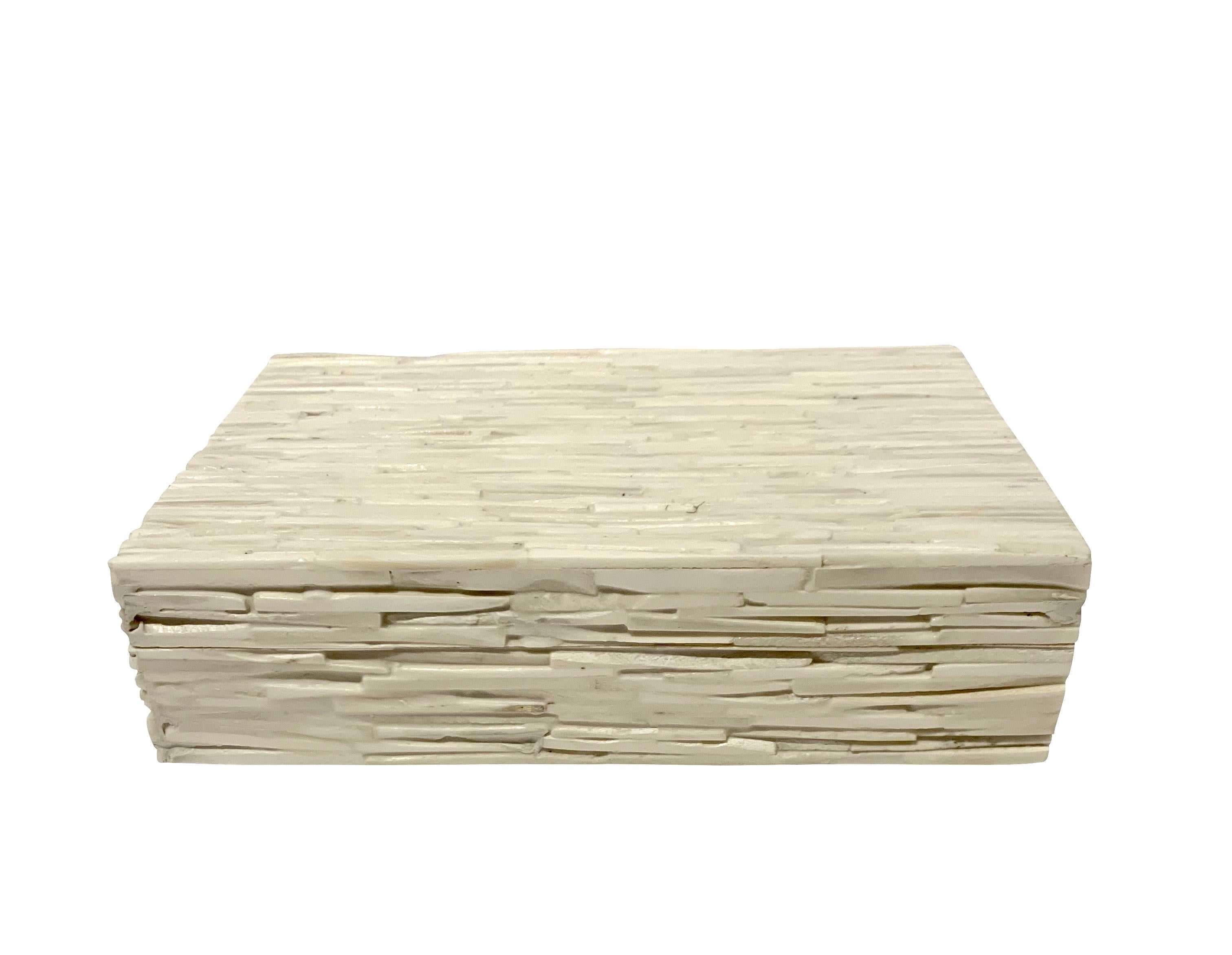 Contemporary Indian natural cream colored bone box.
Composed of a mosaic of slices of bone.
Also available in a larger size ( S6543 ).
Part of a large collection of bone boxes.