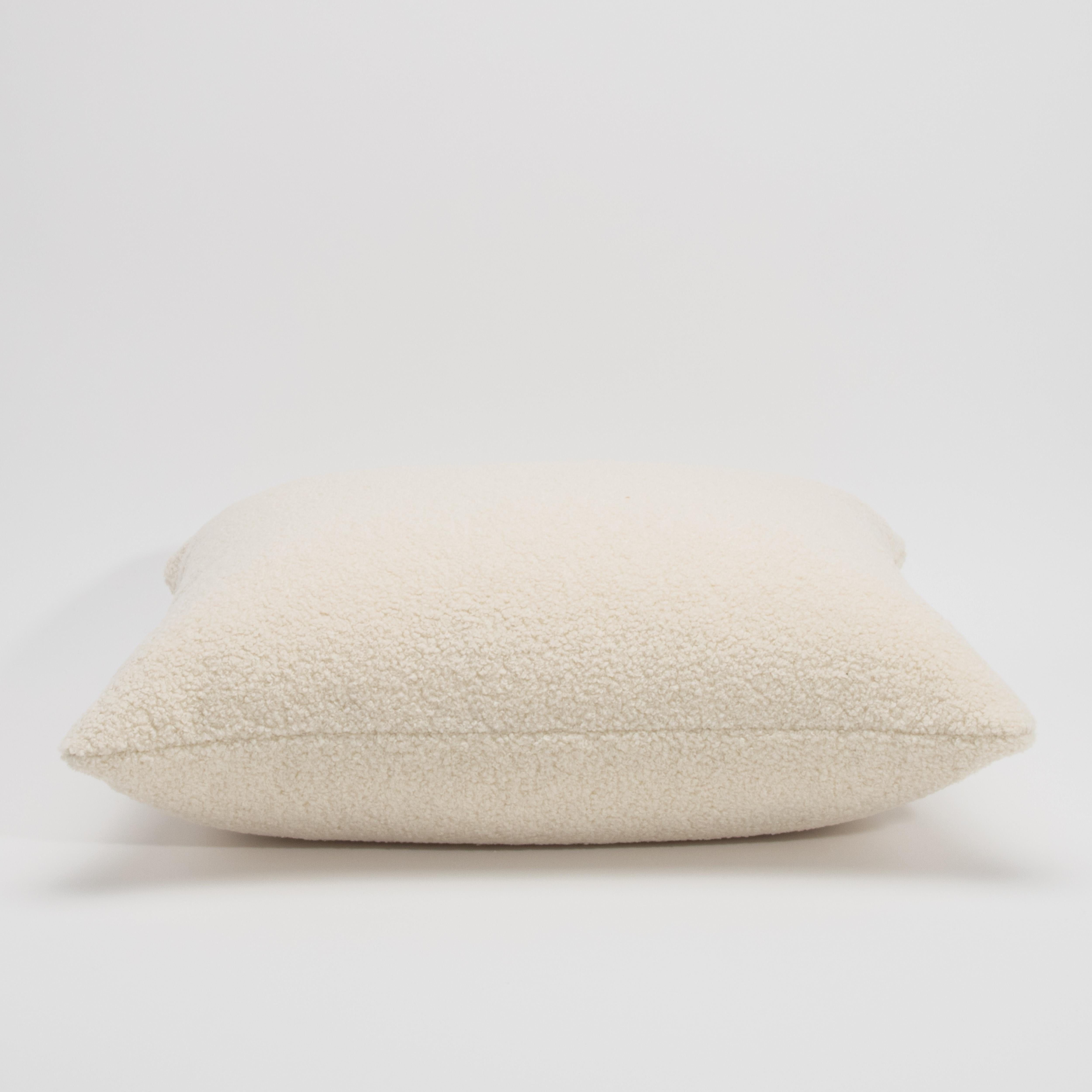 Refined simplicity meets tactile luxury in this 22