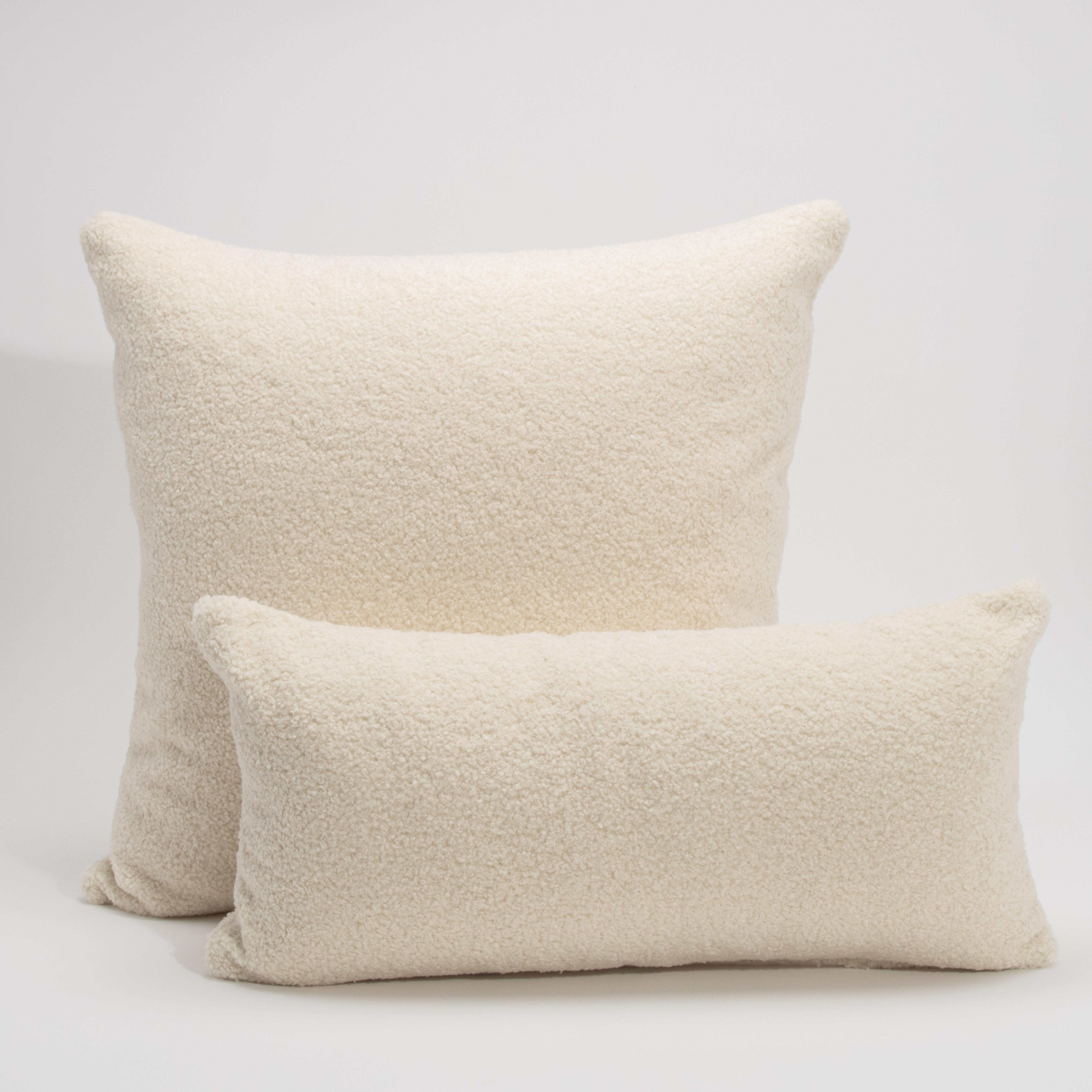 Moderno Cream Textured Pillow By MOGUL in vendita