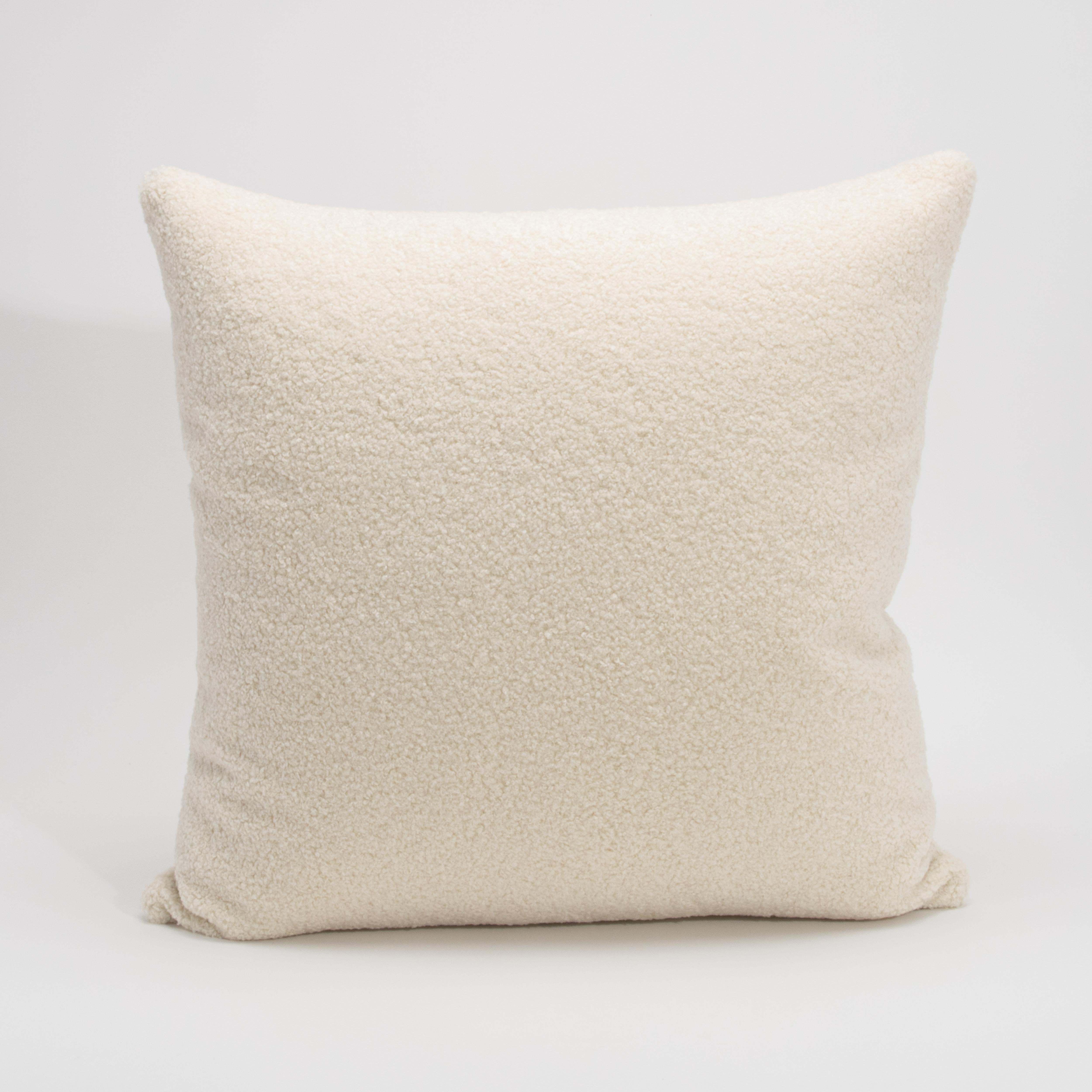 Fatto a mano Cream Textured Pillow By MOGUL in vendita