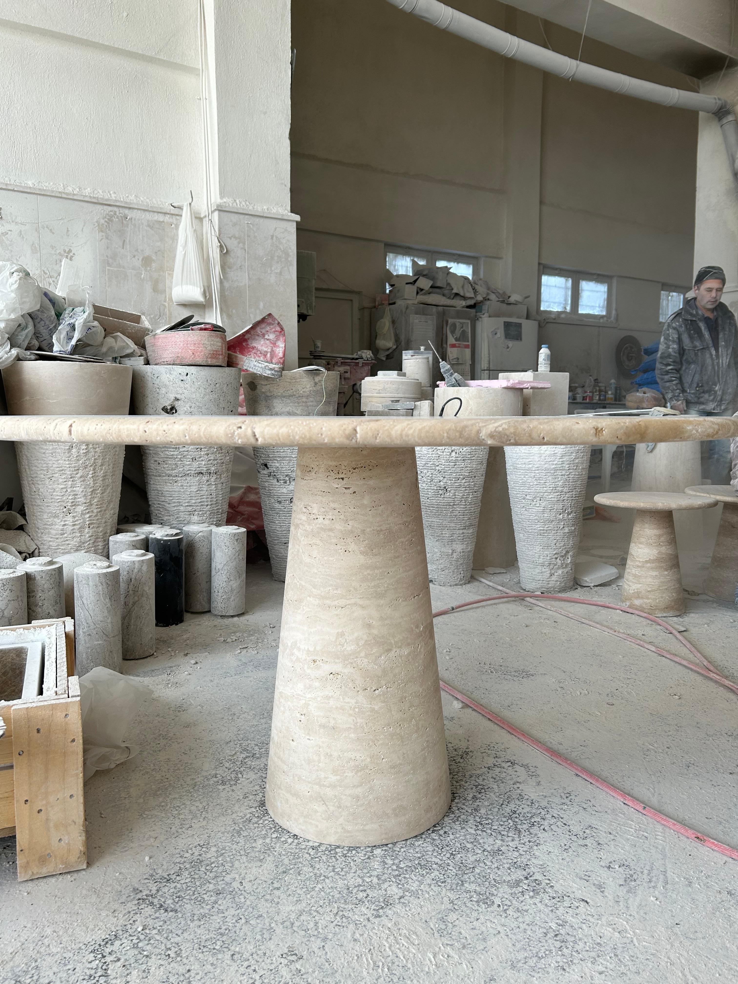 travertine table round