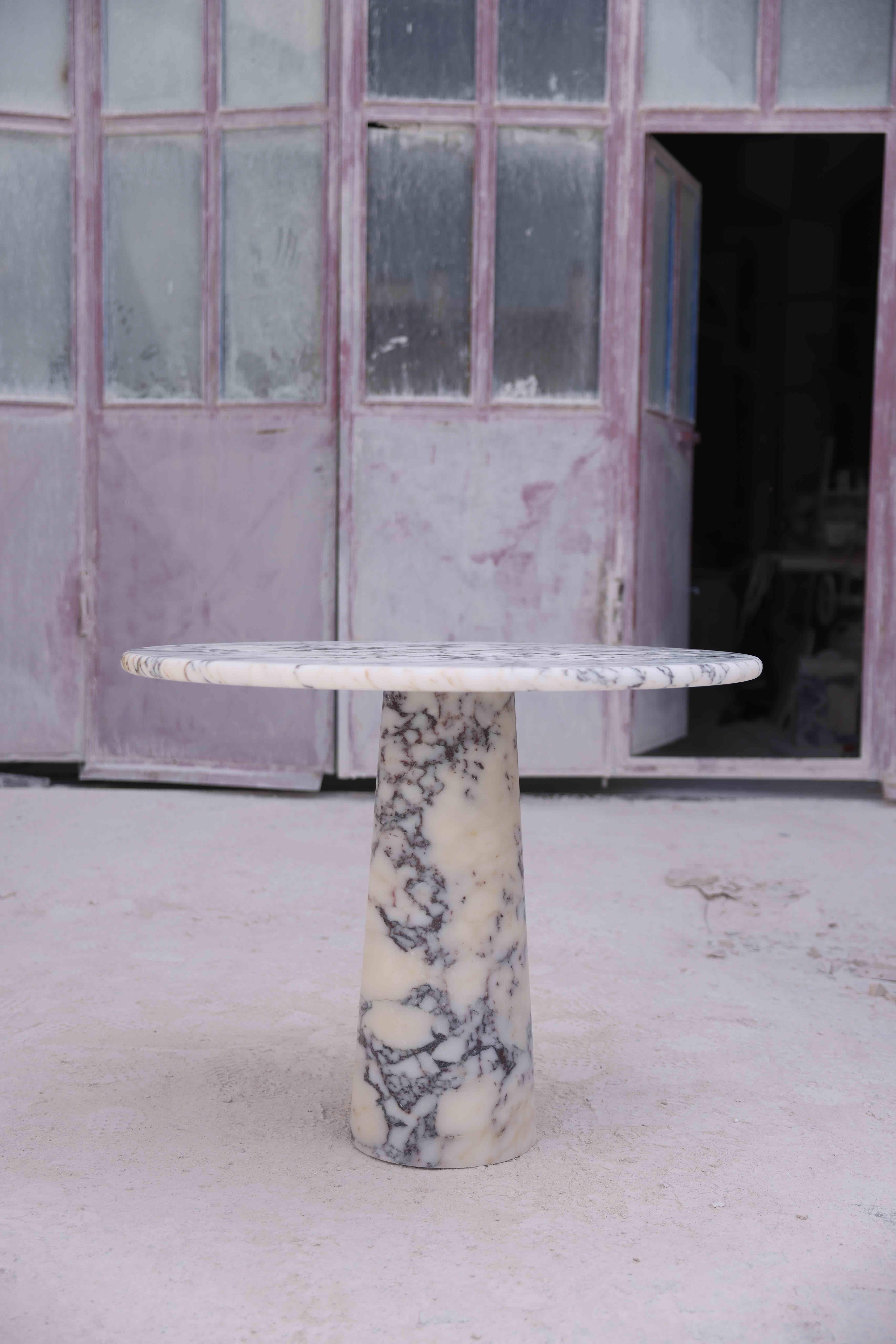 Table de salle à manger ronde en travertin crème, dans le style de 1970  Angelo Mangiarotti en vente 1