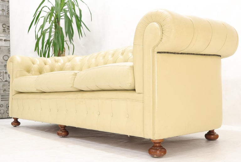 Mid-Century Modern Cream Tufted Leather Chesterfield Sofa For Sale