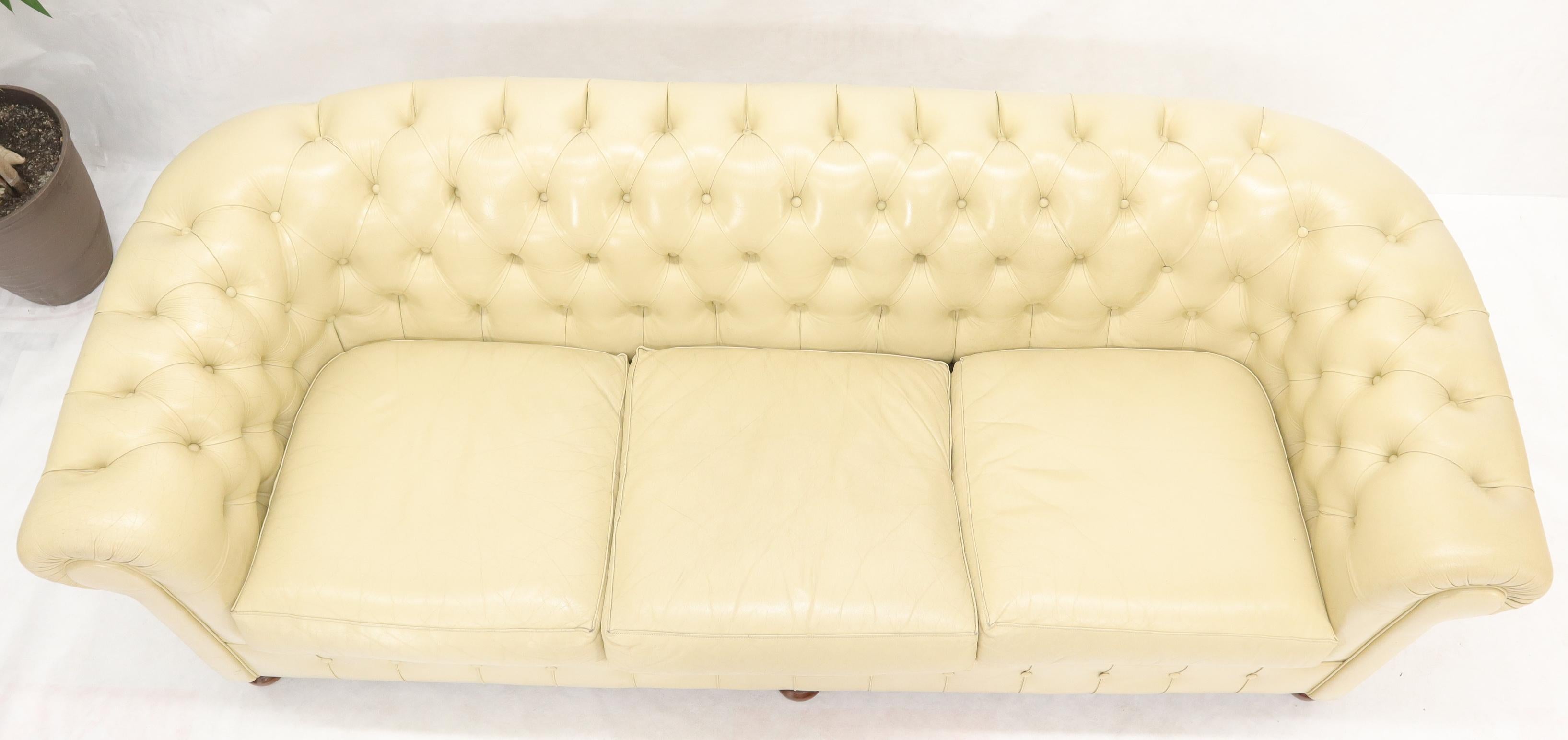 chesterfield sofa cream