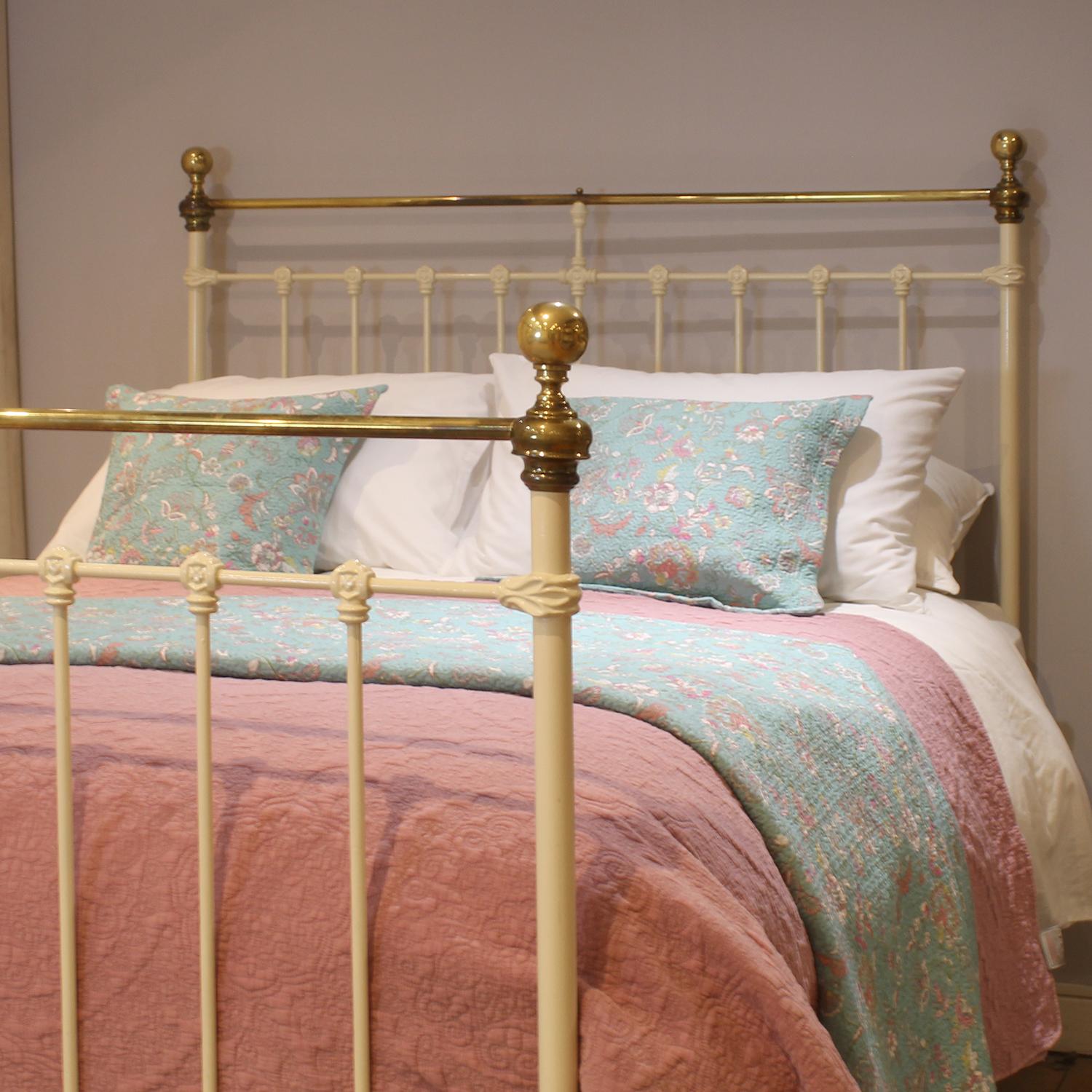 English Cream Victorian Antique Bed with Straight Brass Tops Rails MK315
