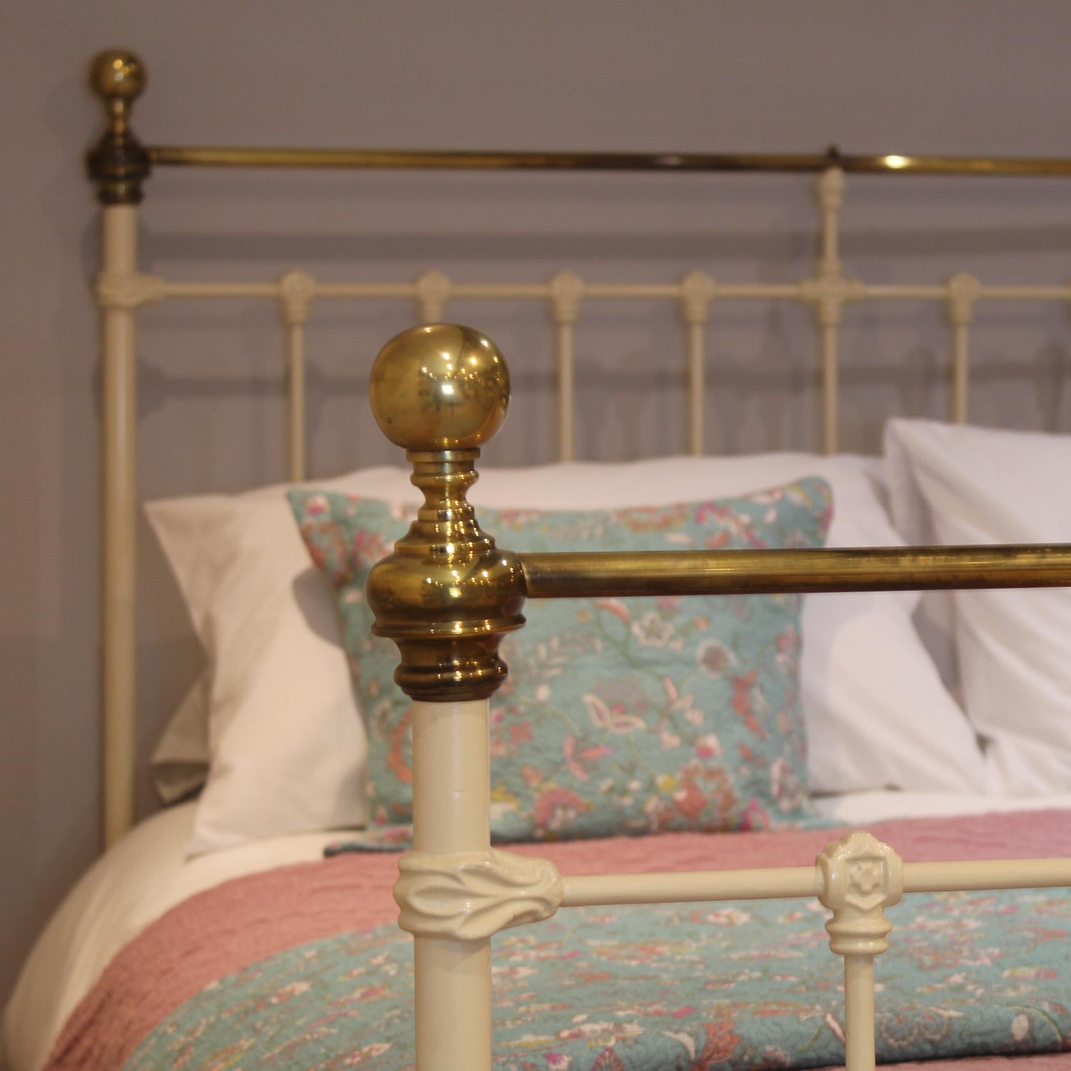 19th Century Cream Victorian Antique Bed with Straight Brass Tops Rails MK315
