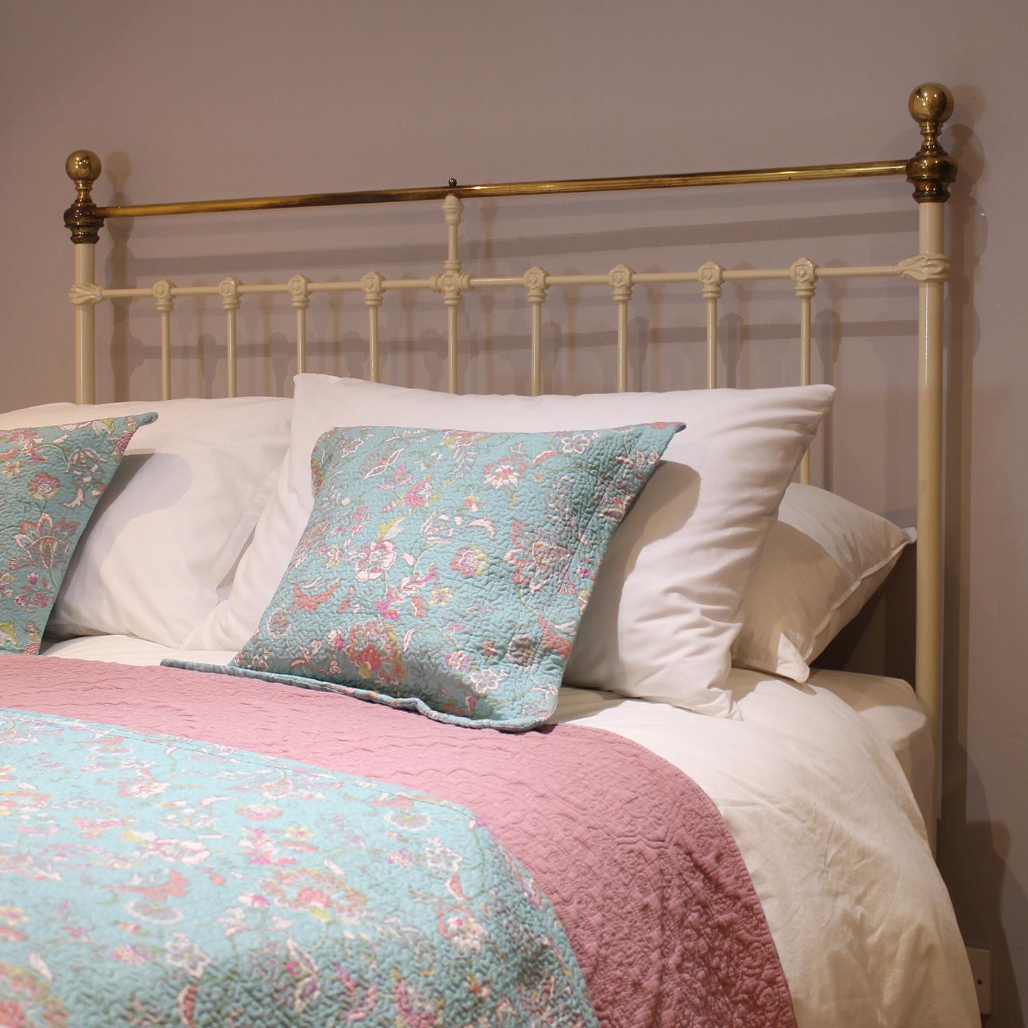 Cream Victorian Antique Bed with Straight Brass Tops Rails MK315 2