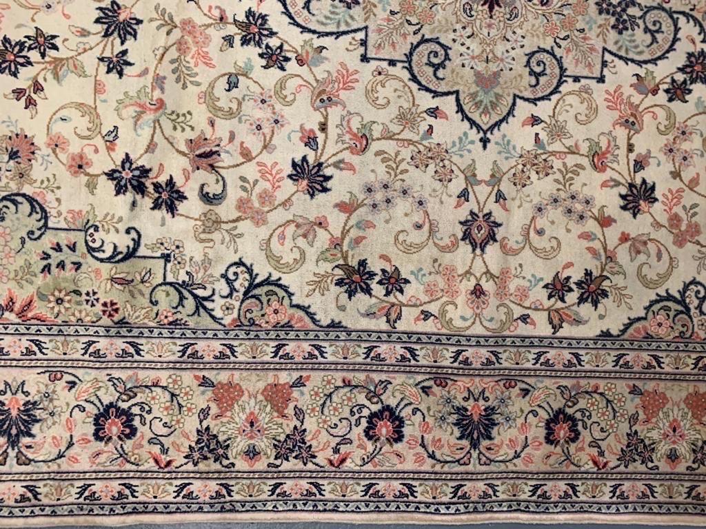 Organic Material Cream Vintage Rug, Indian Kashan Design Floral Carpet for Home Decor For Sale