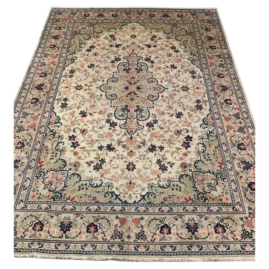 Cream Vintage Rug, Indian Kashan Design Floral Carpet for Home Decor For Sale