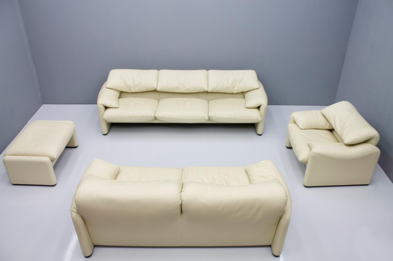 Cream White 3-Seat Leather Sofa Maralunga by Vico Magistretti, 1973, Cassina For Sale 5