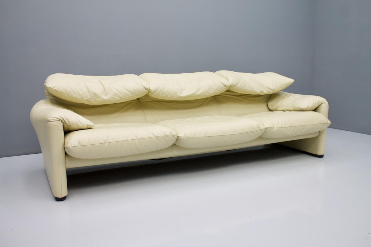Late 20th Century Cream White 3-Seat Leather Sofa Maralunga by Vico Magistretti, 1973, Cassina For Sale