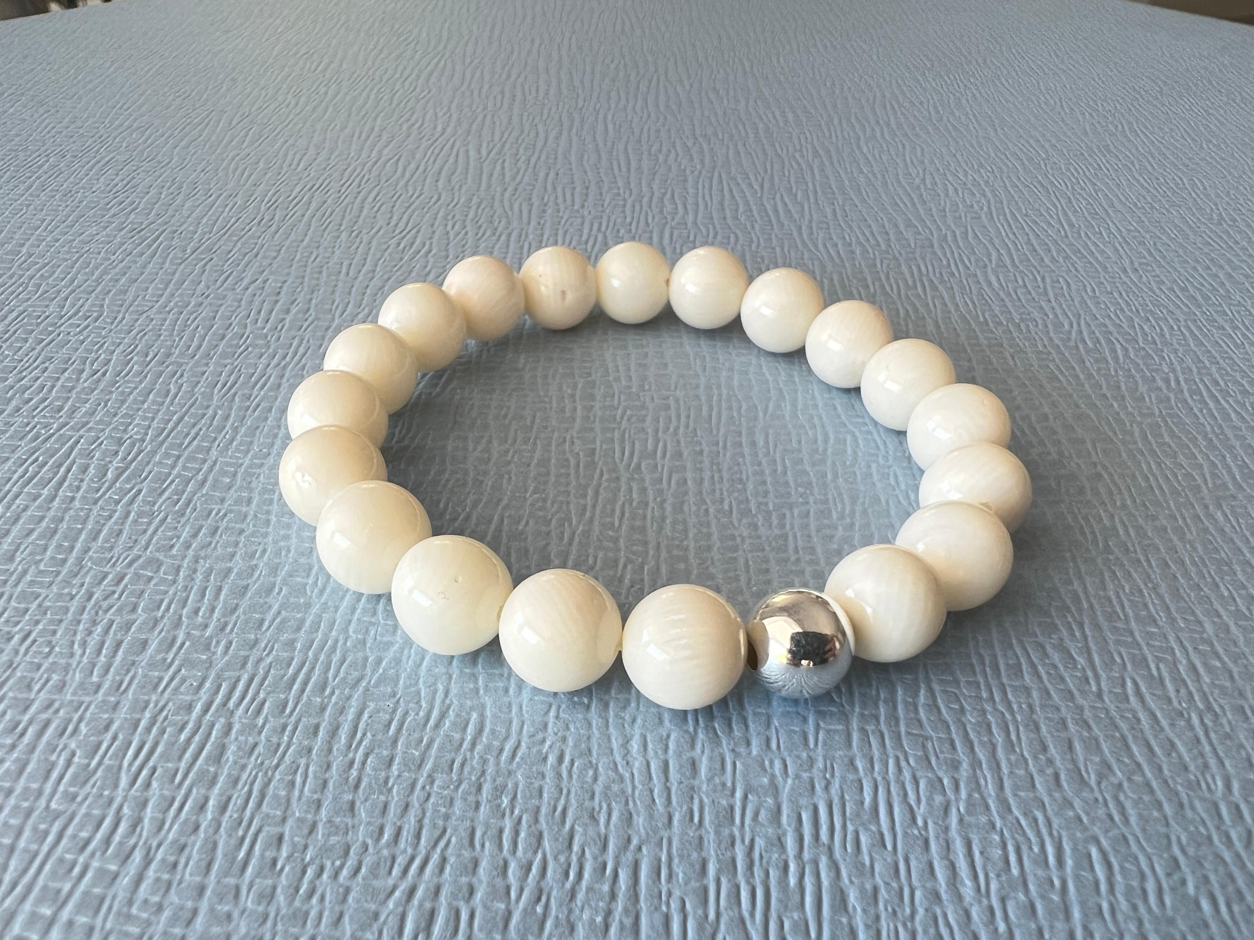 Cream White Bamboo Round Bead Bracelet Silver J Dauphin In New Condition For Sale In Los Angeles, CA