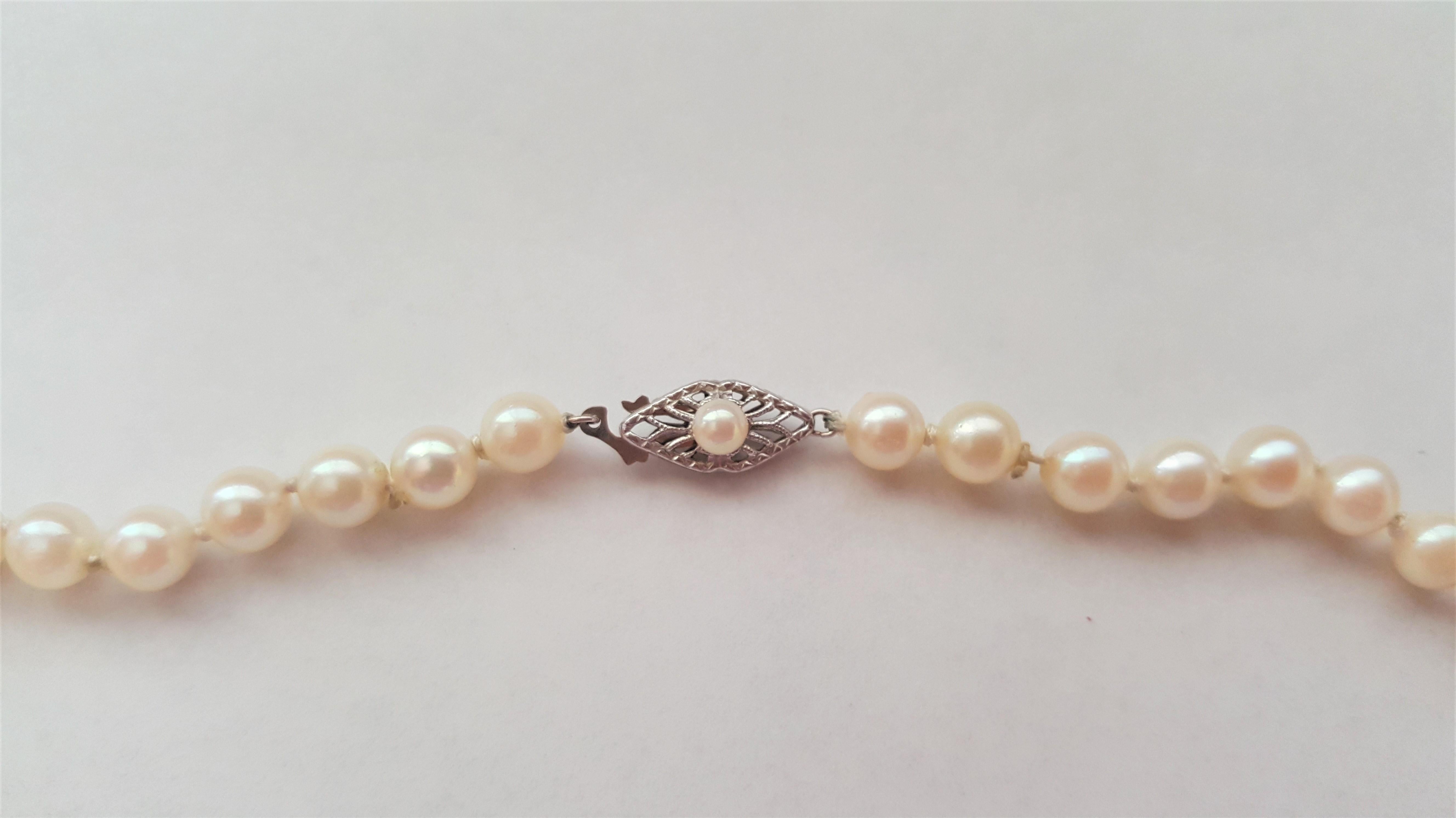 Taille ronde Perle de culture effilée de couleur crème et blanche Grade AA, 14 carats, 20 pouces, 4,5-8,5 mm en vente