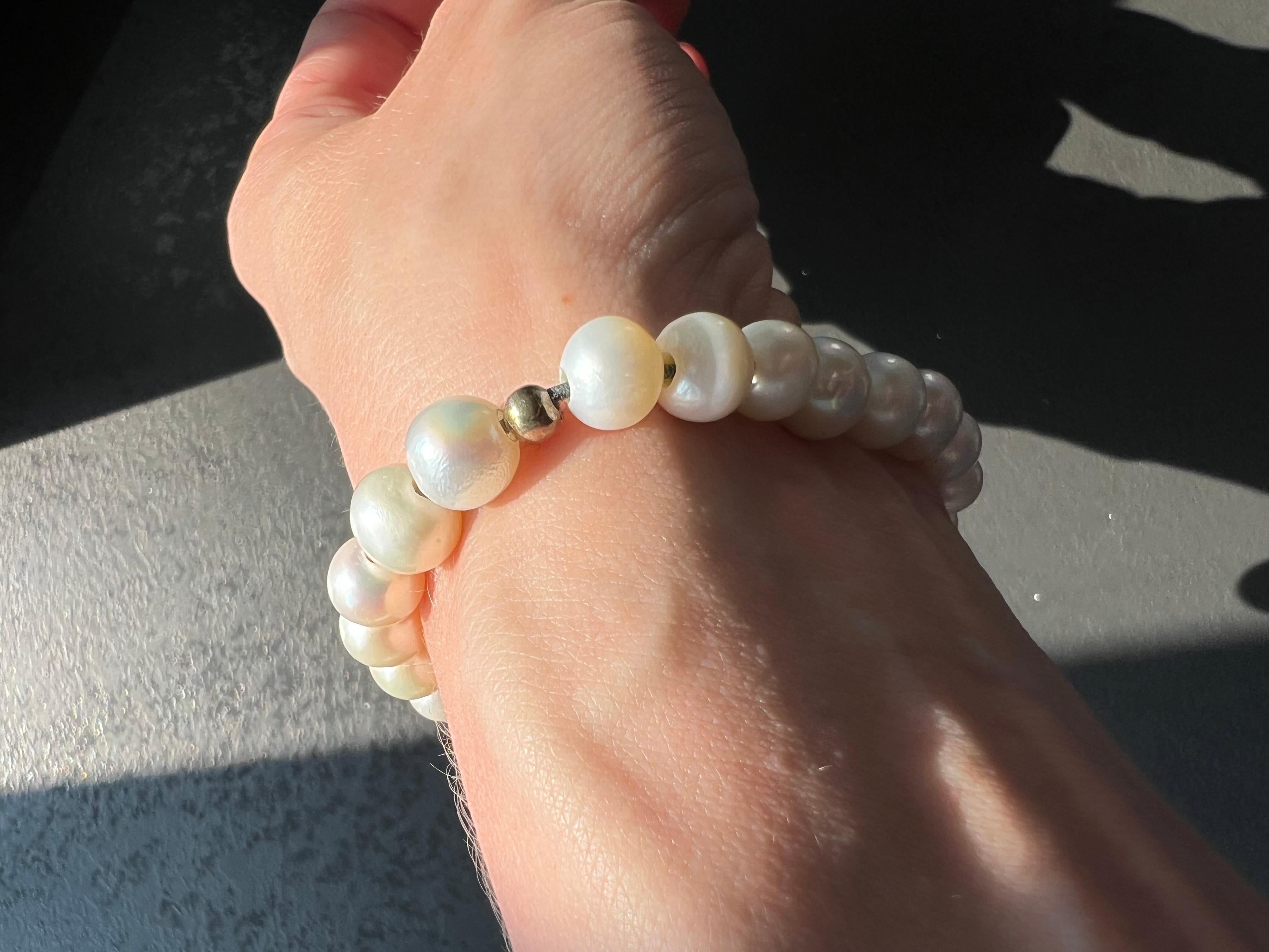 Uncut Cream White Freshwater pearl bracelet with dangling lustrous pink baroque pearl For Sale