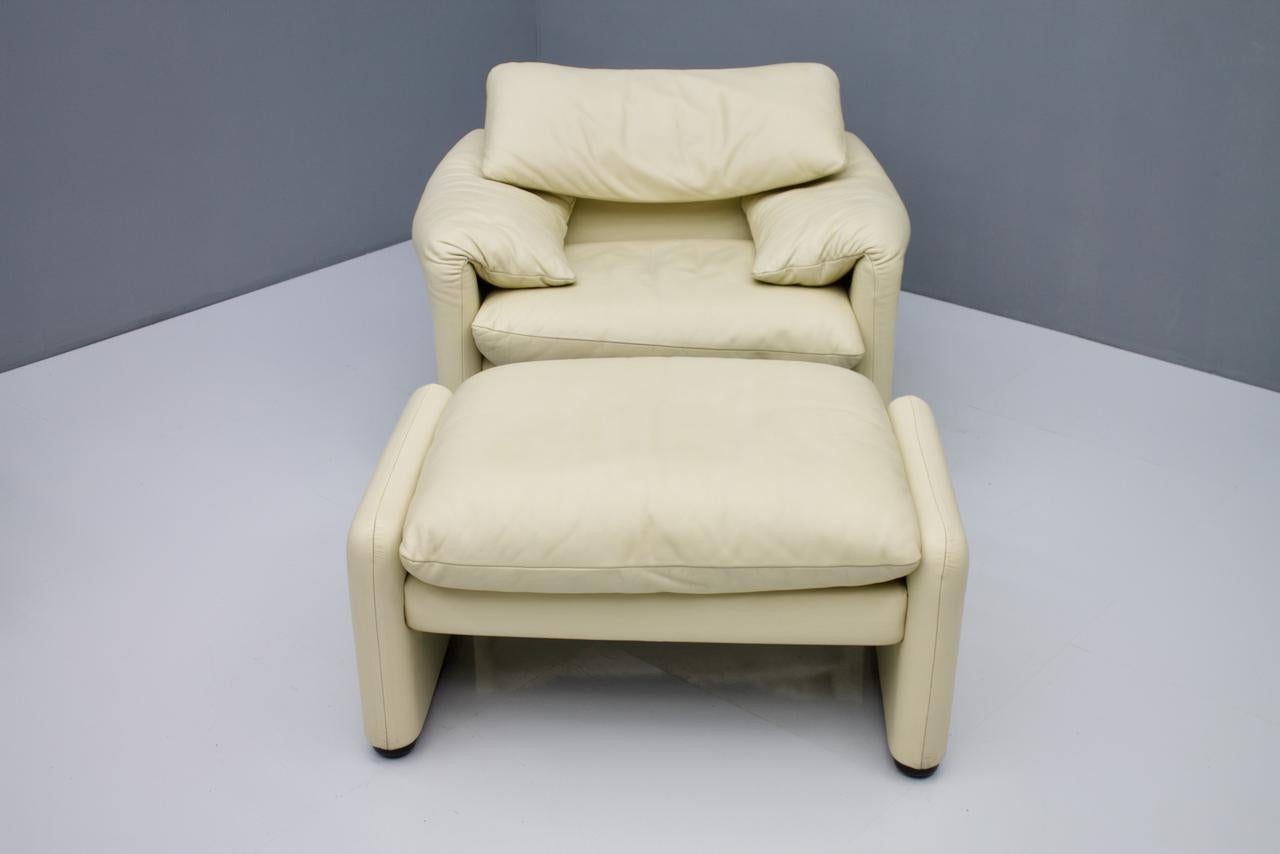 Mid-Century Modern Cream White Leather Lounge Chair Maralunga by Vico Magistretti for Cassina, 1973 For Sale