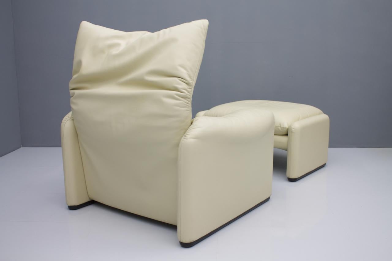 Italian Cream White Leather Lounge Chair Maralunga by Vico Magistretti for Cassina, 1973 For Sale