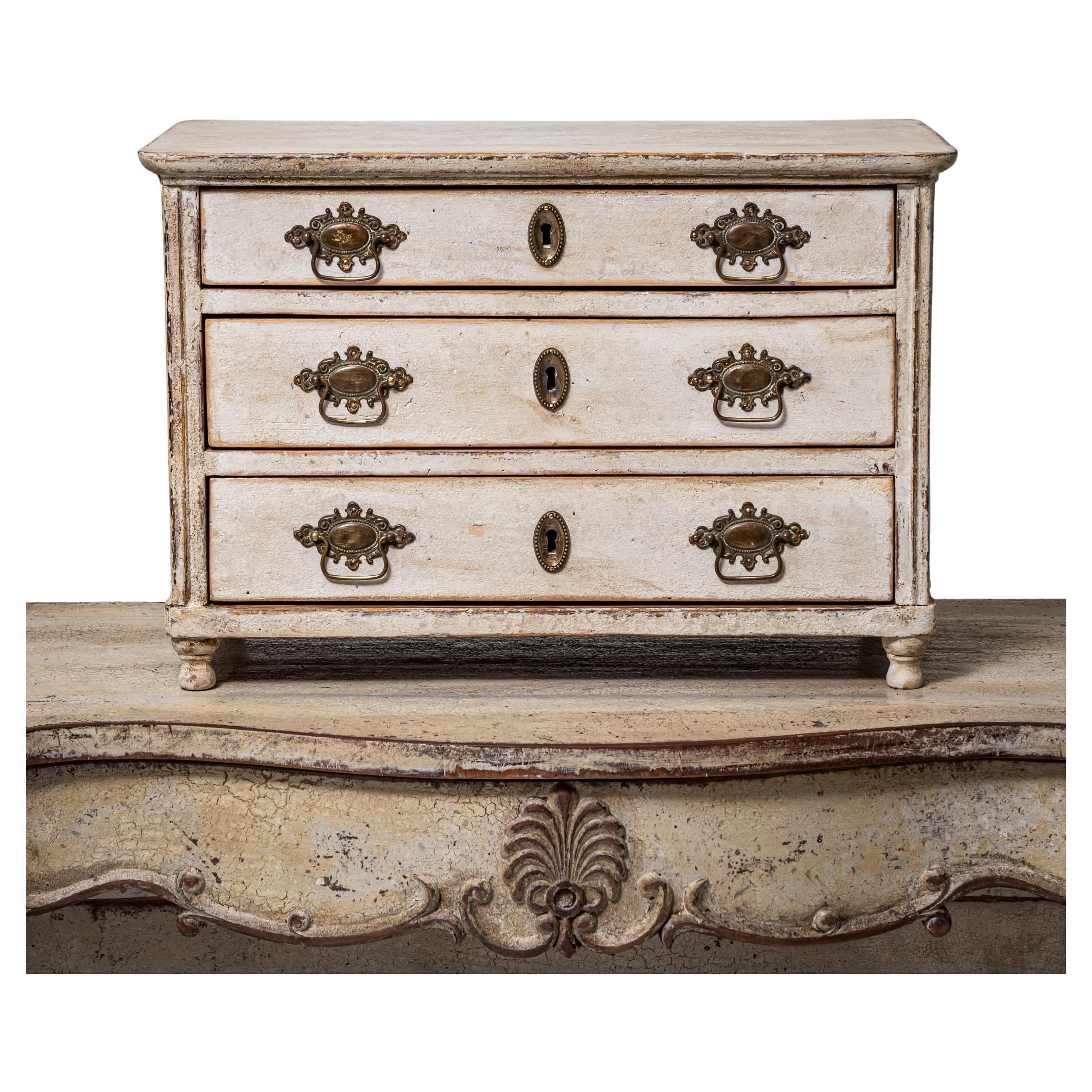 Commode miniature blanc-crème, 19e siècle